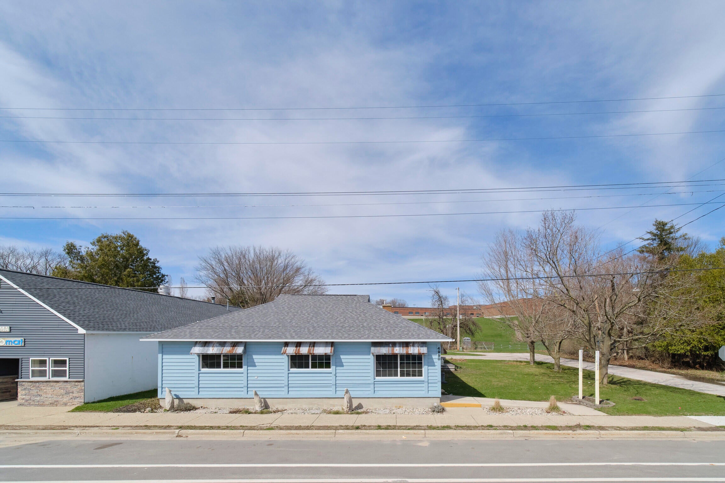 4990 Main Street — photo