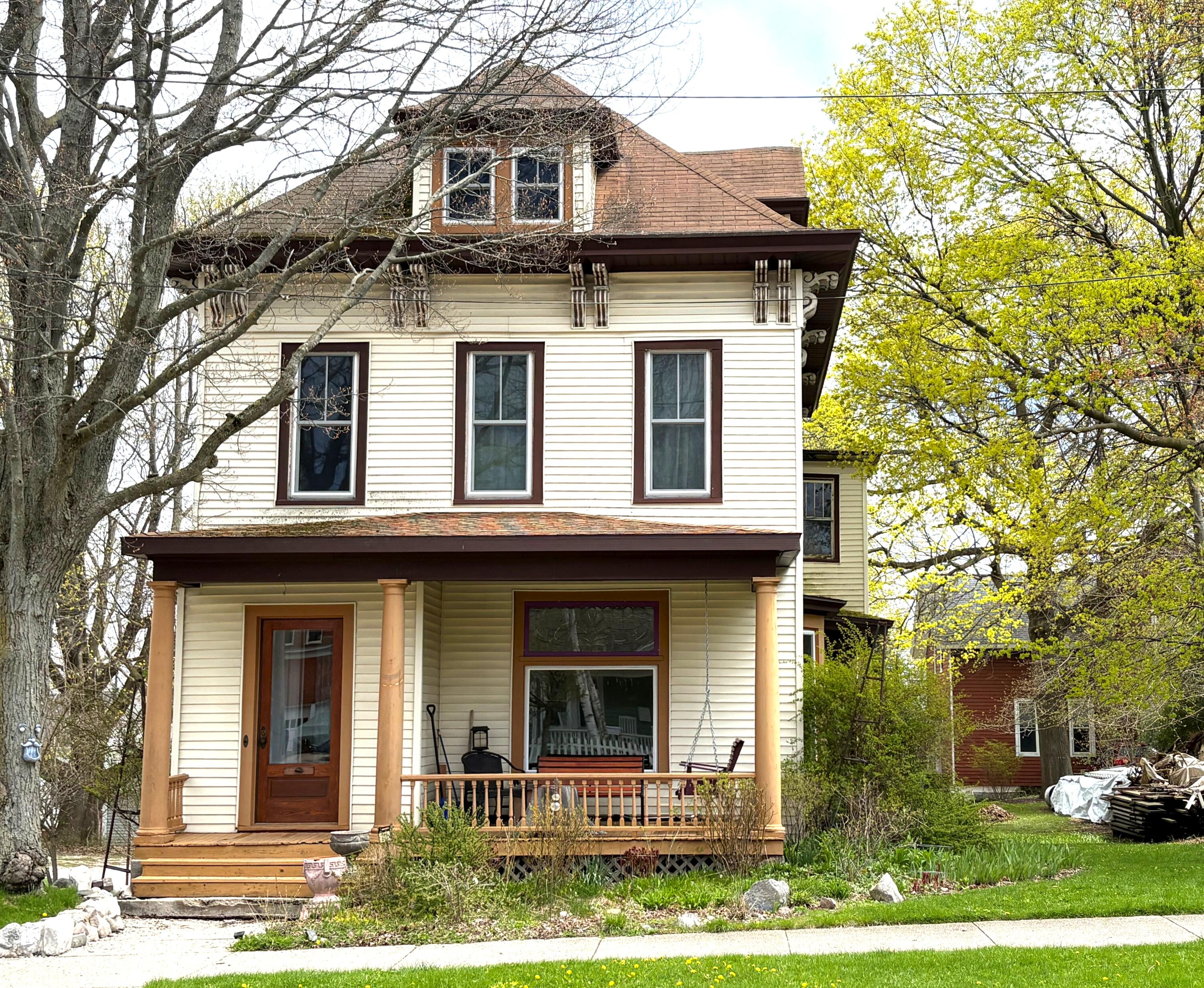 211 Maple Street — photo