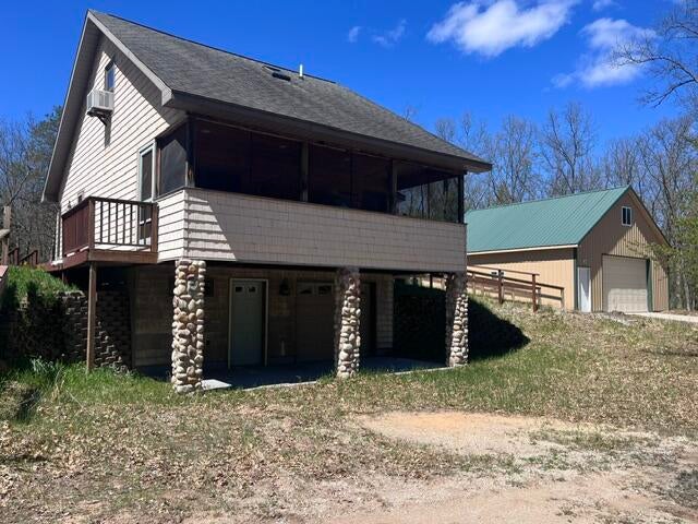 1990 Skocelas Road S — photo