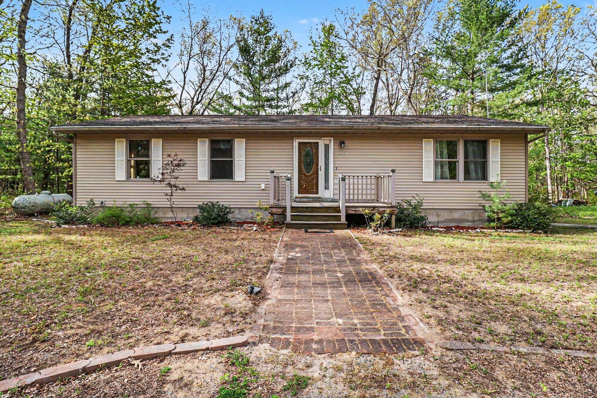 7137 E Catherine Road — photo