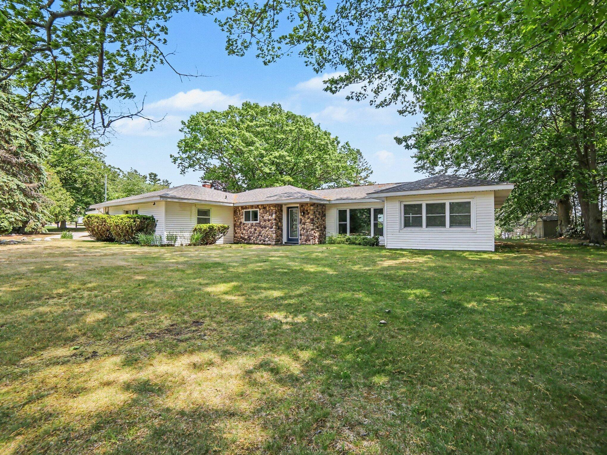 1358 N Lakeshore Drive — photo