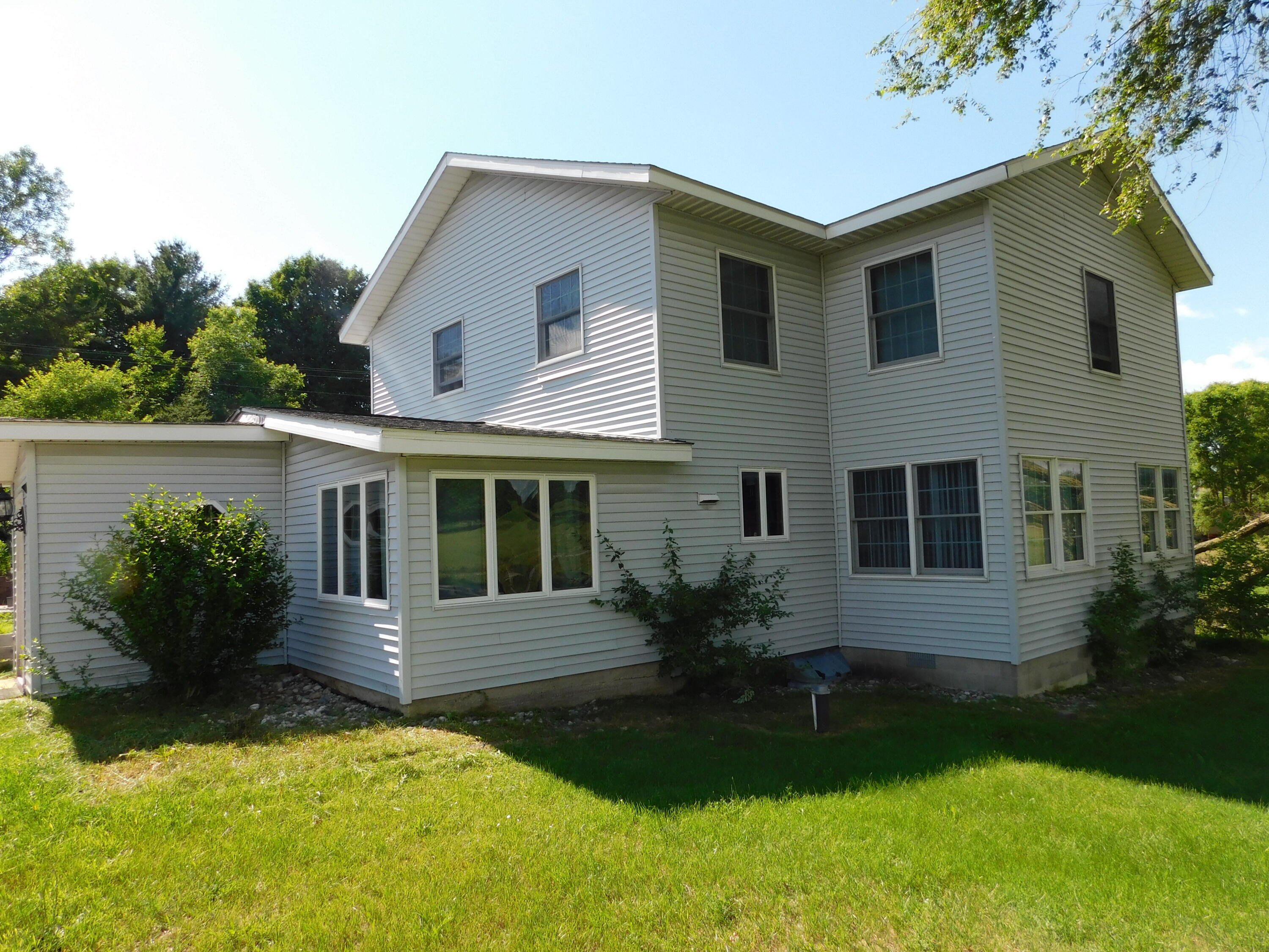 11518 Chippewa Highway — photo
