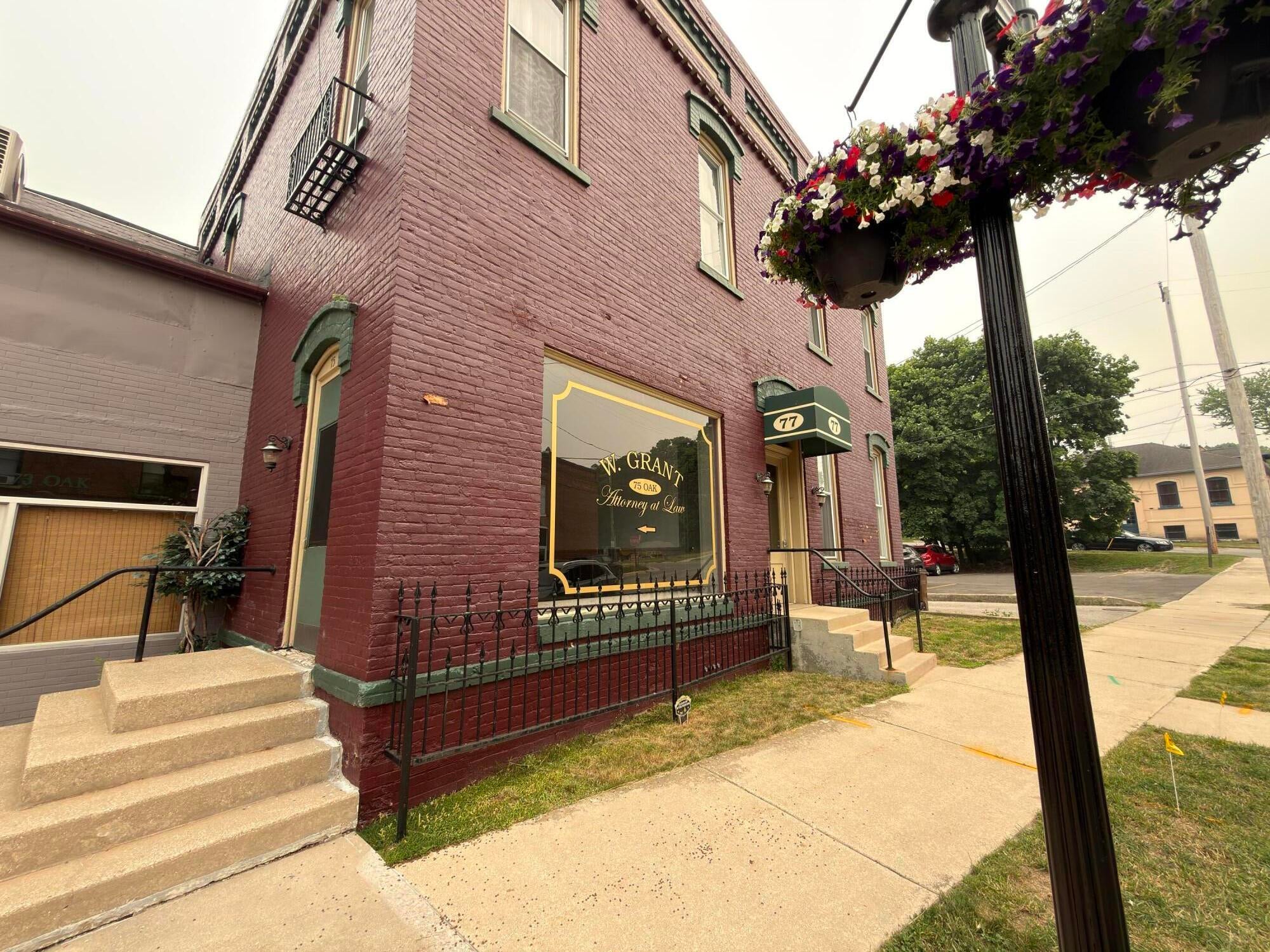 77 Oak Street — photo