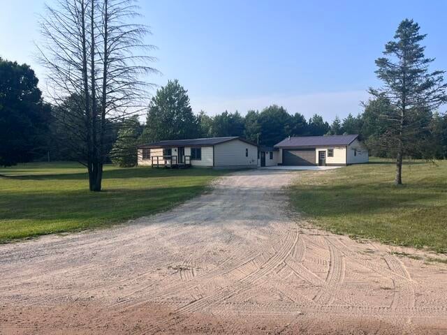 13542 Makinen Road — photo