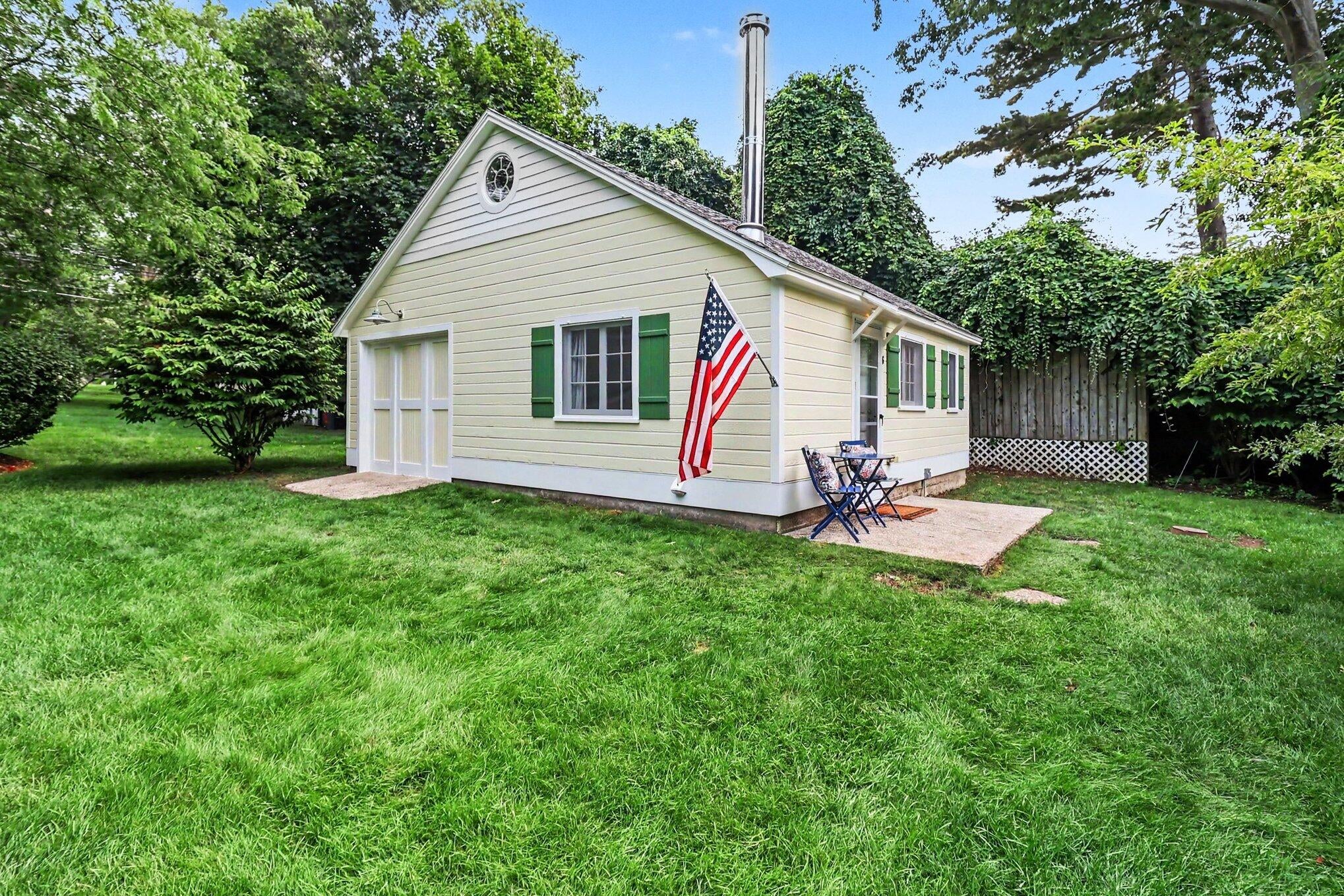 995 N Lakeshore Drive 6 — photo