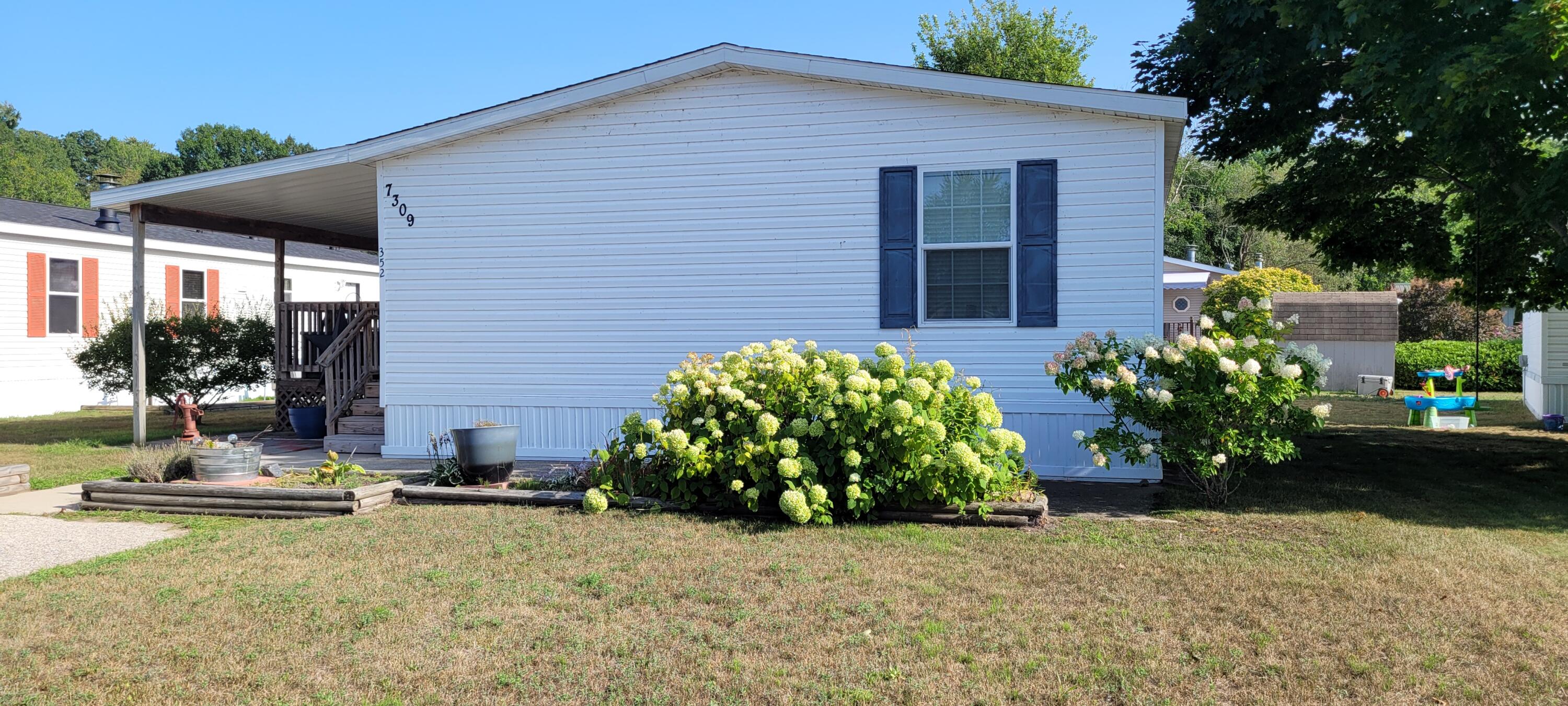 7309 White Swan Lane — photo