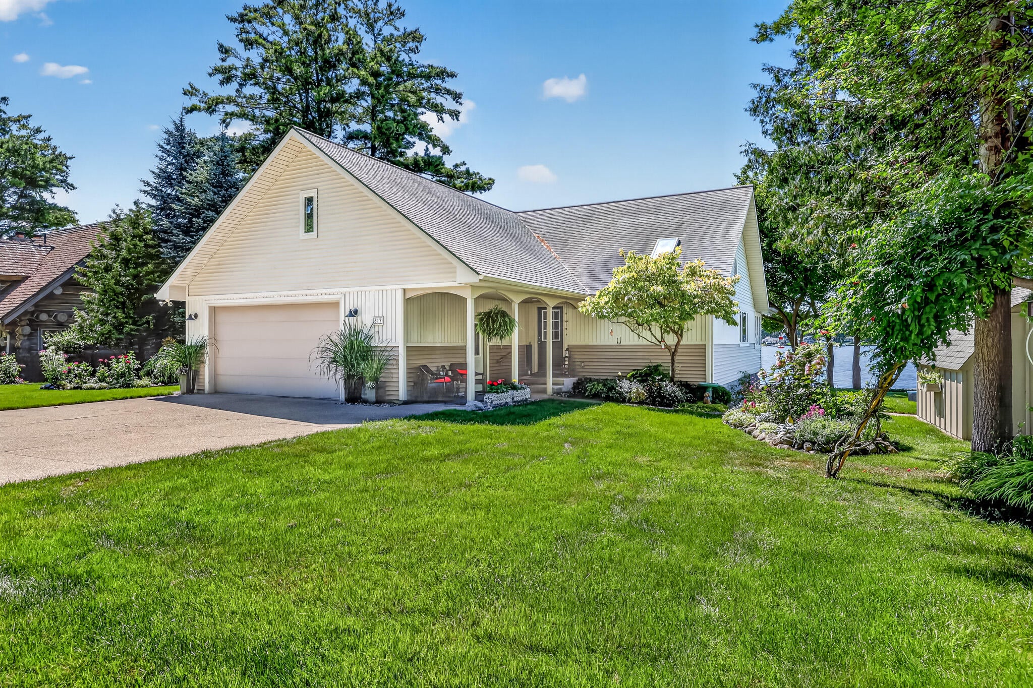 817 E Lake Road — photo