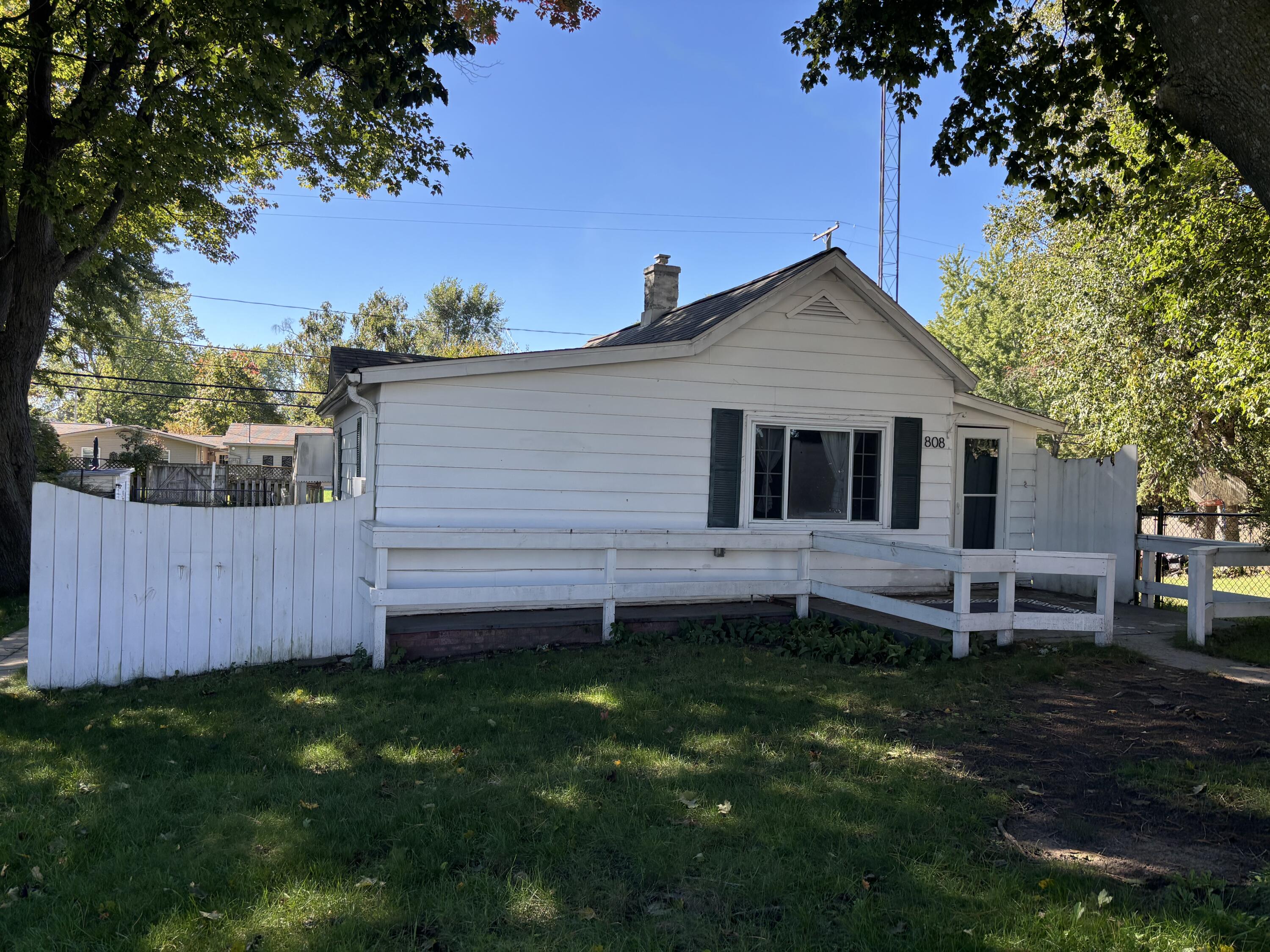 808 Anderson Street — photo