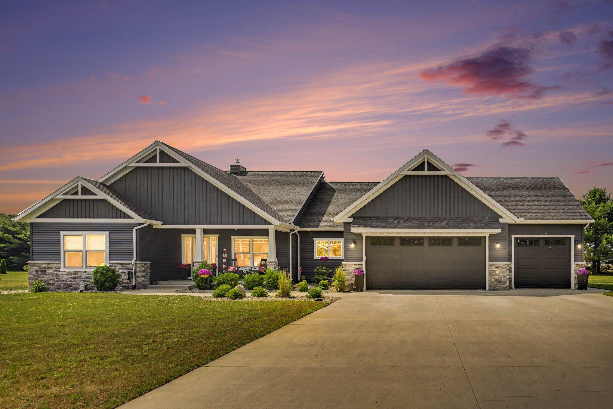 17045 Woodside Lane, Three Rivers, MI 49093