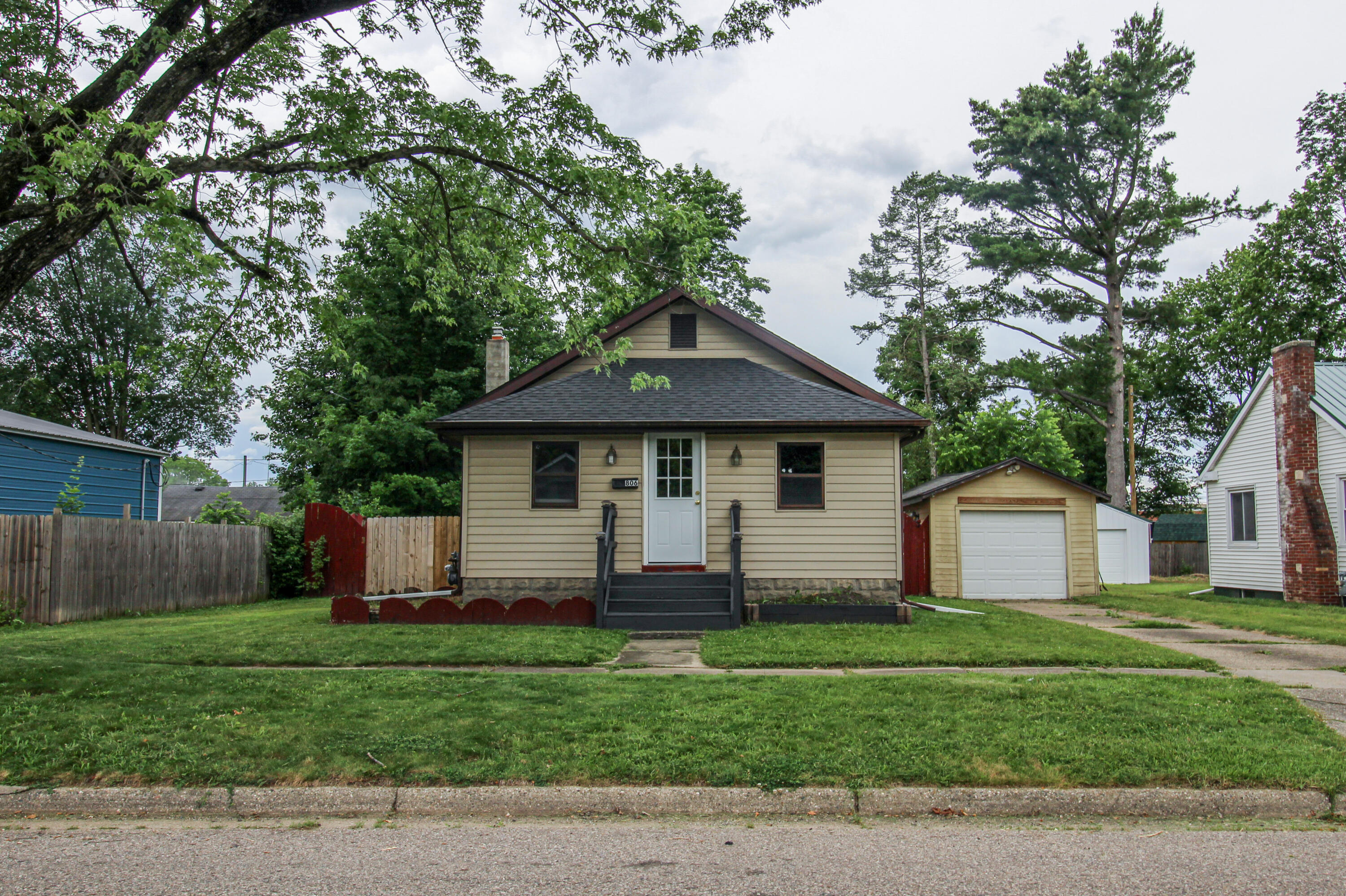 806 West Street, Three Rivers, MI 49093 — photo 2