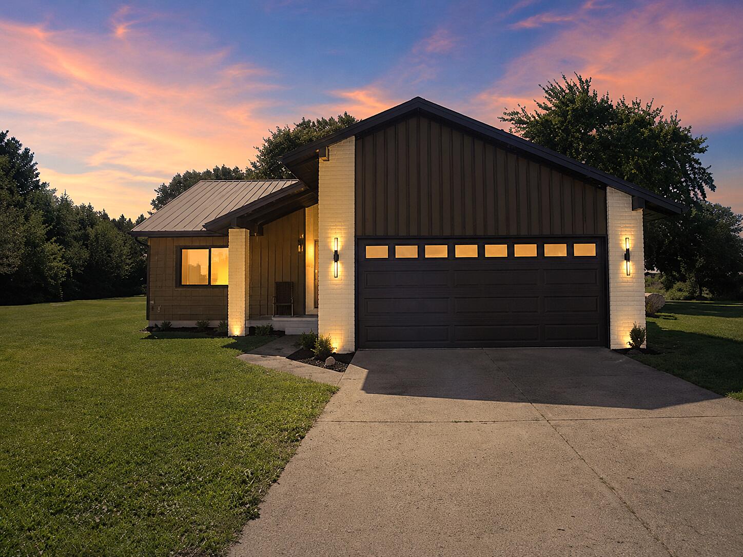 13805 Riverside Drive — photo