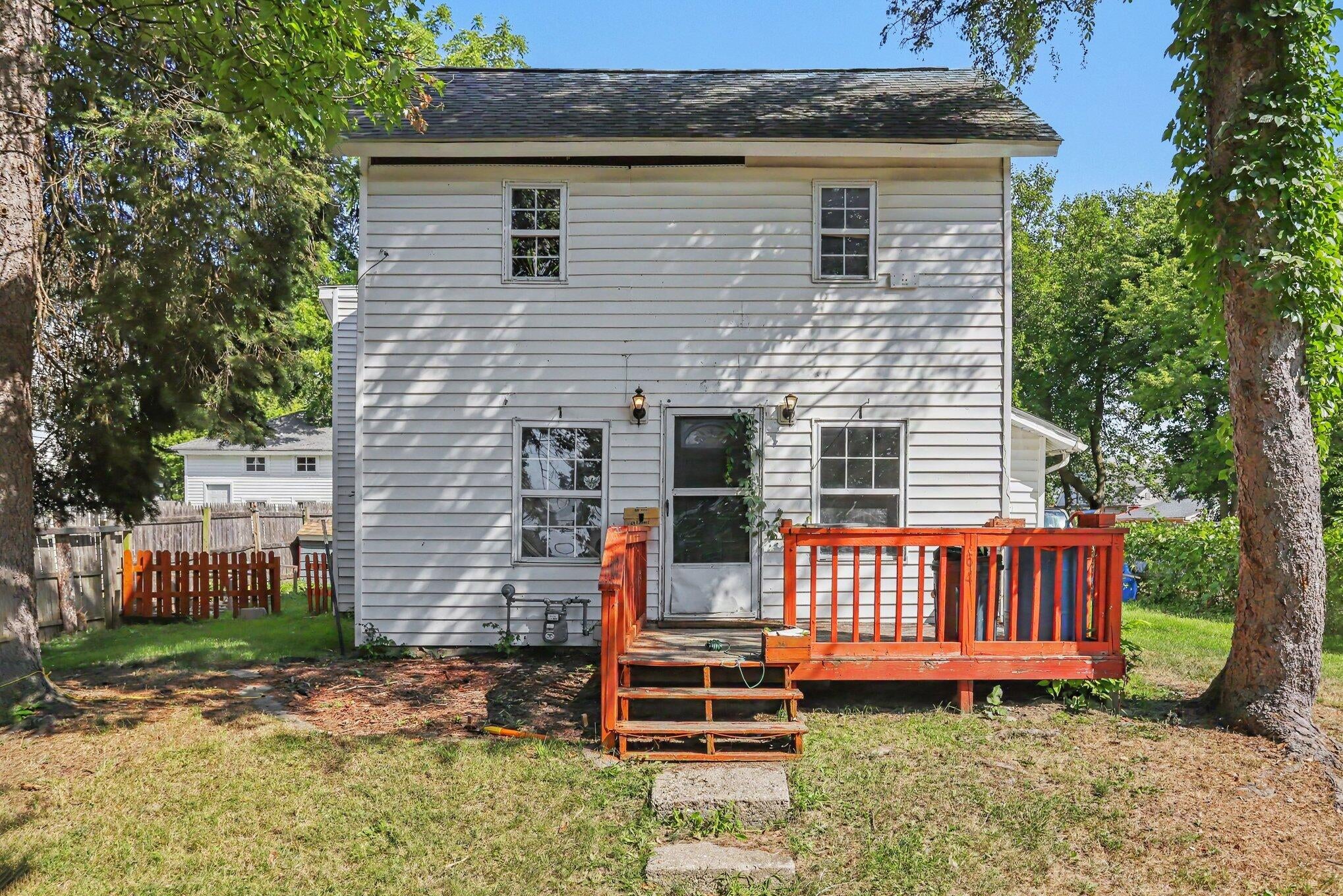 64 Goguac Street W — photo