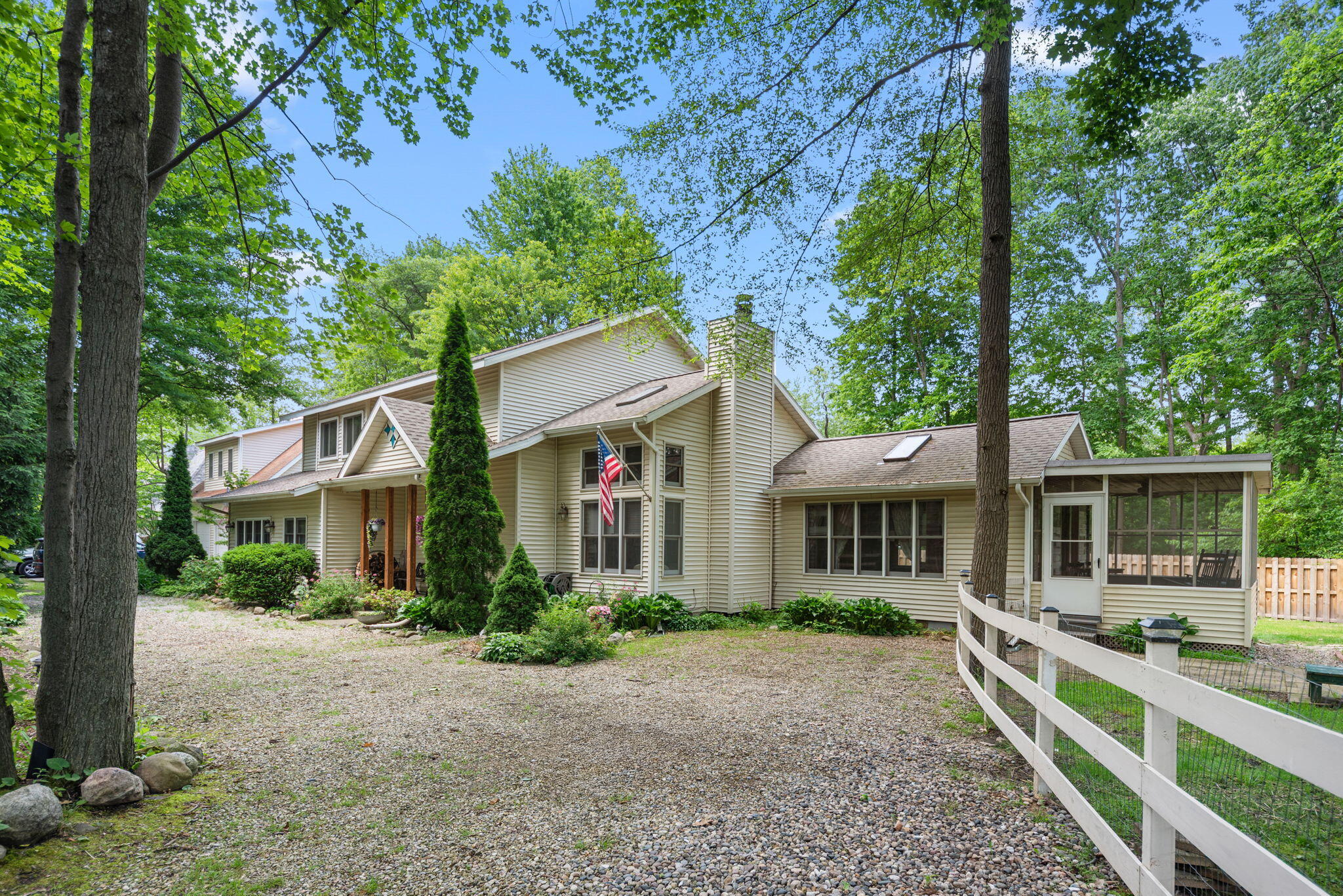 9177 Shady Lane — photo