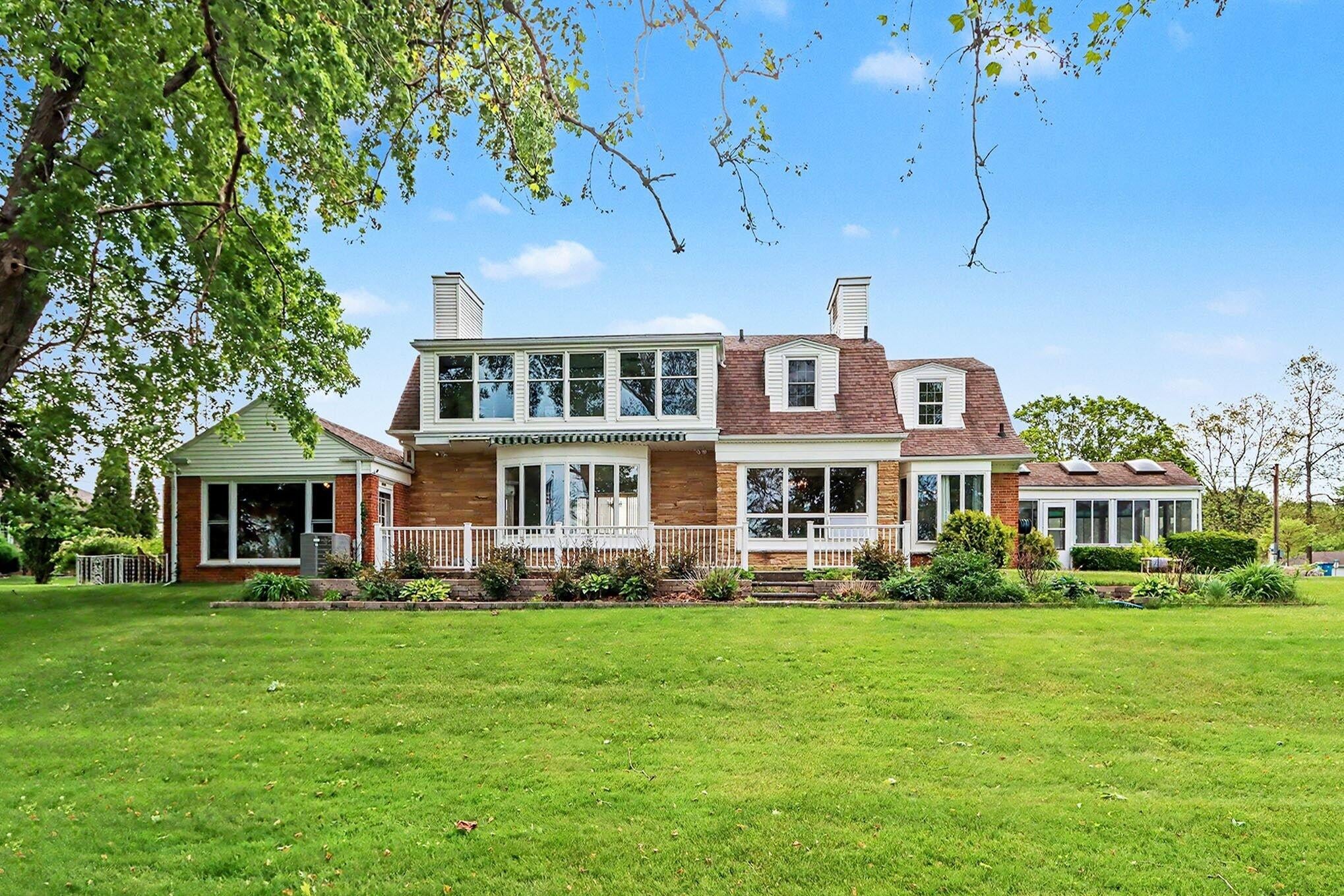 140 Meadowwood Court — photo