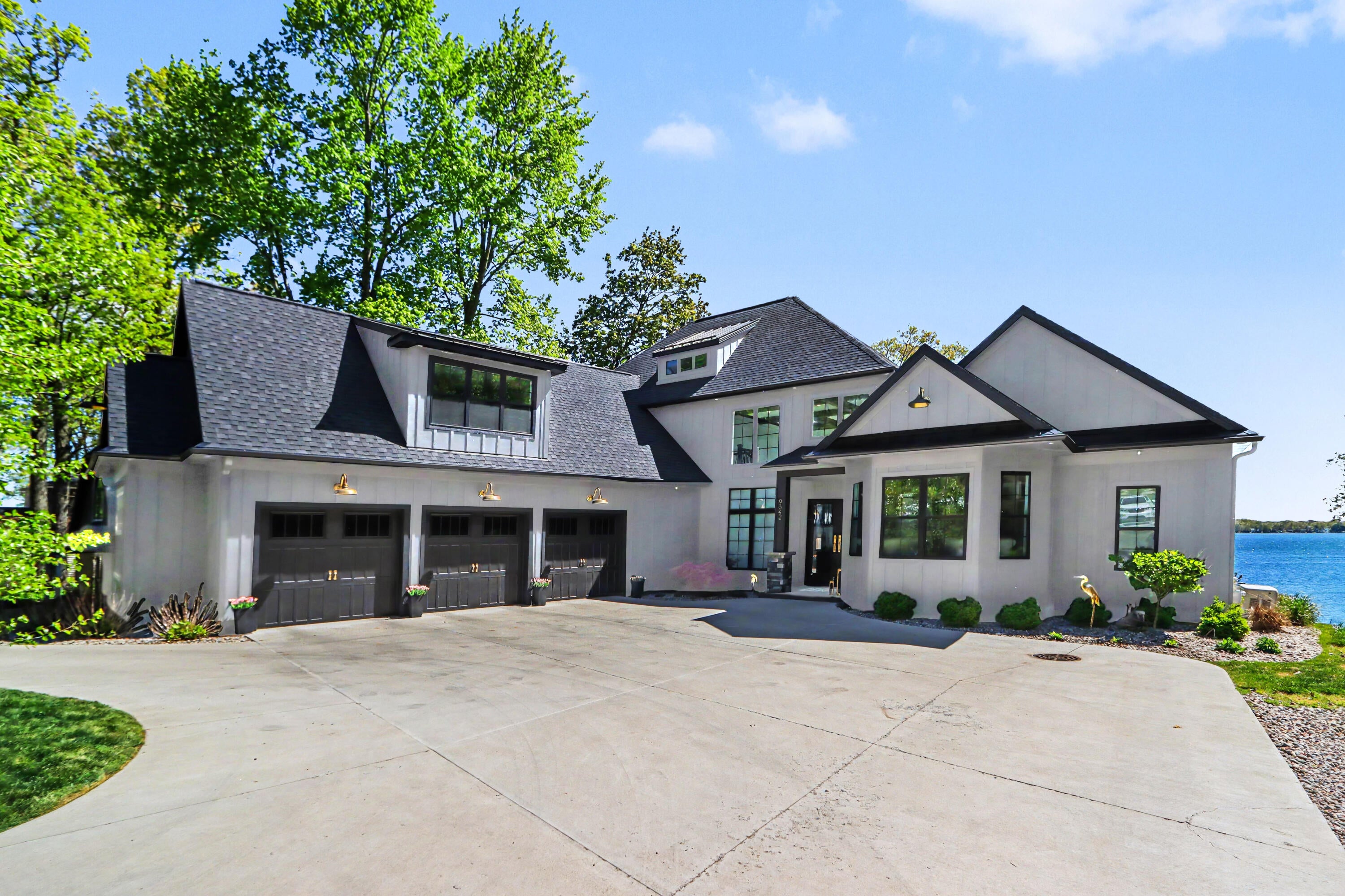 4630 E Gull Lake Drive — photo