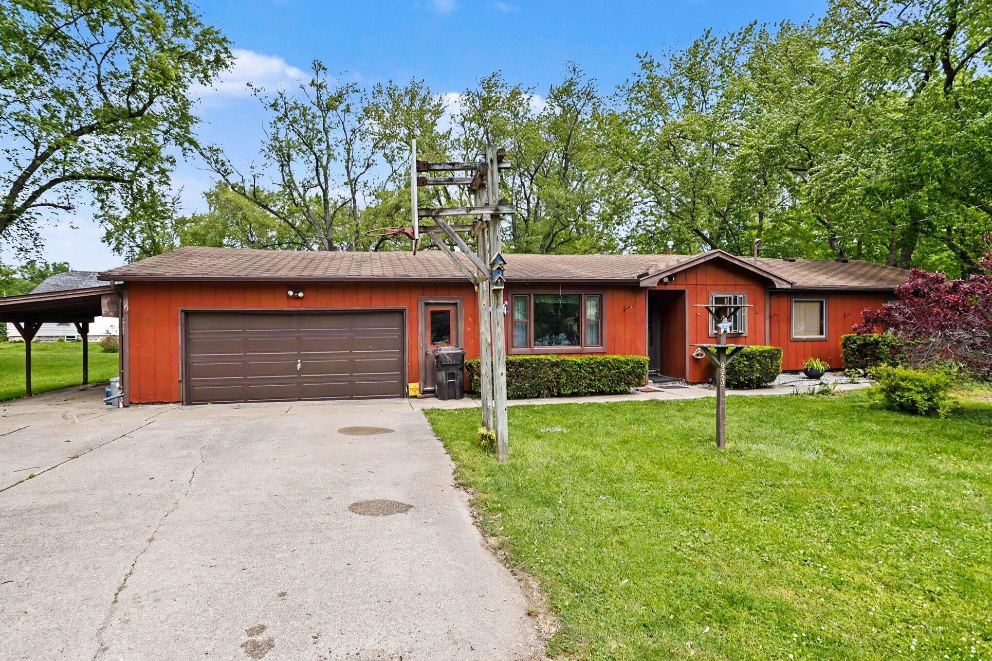 8223 Forest Beach Road — photo