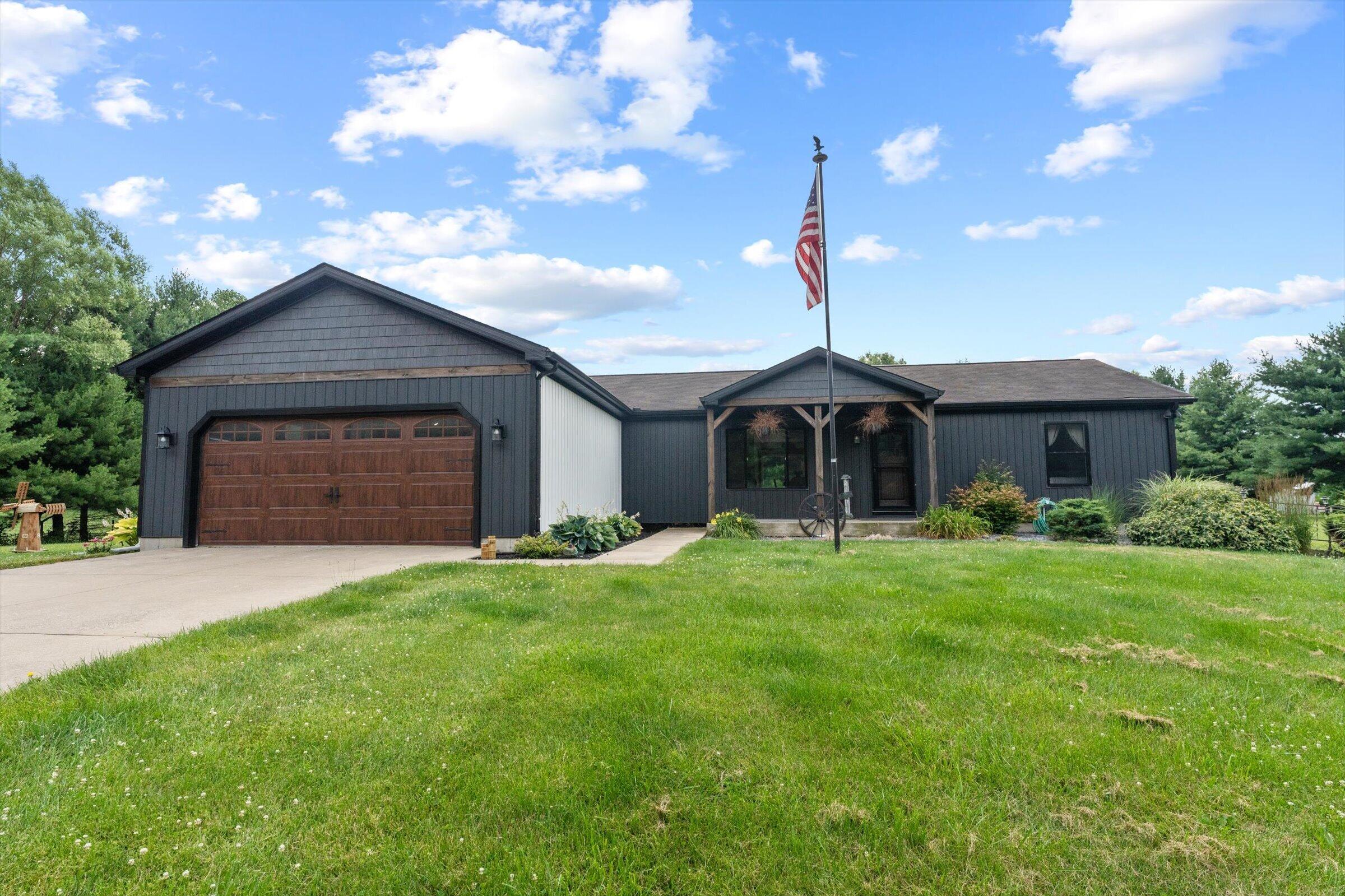 13431 Gleason Road, Three Rivers, MI 49093