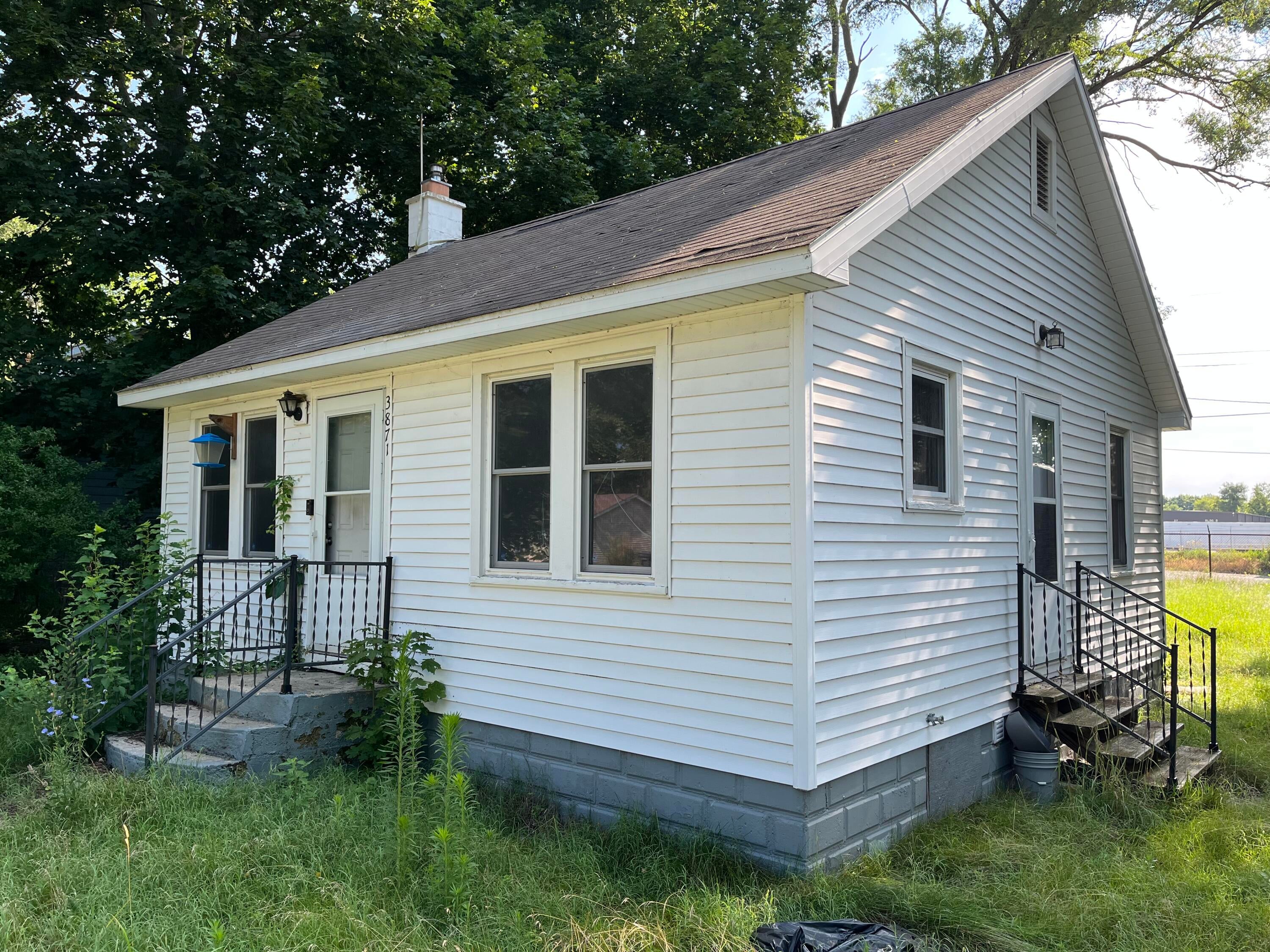 3871 Main Street — photo