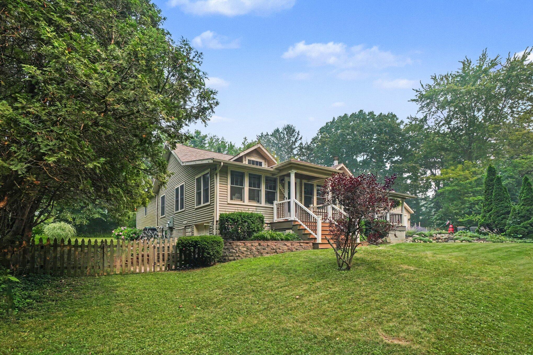 5359 Riverside Drive, Coloma, MI 49038