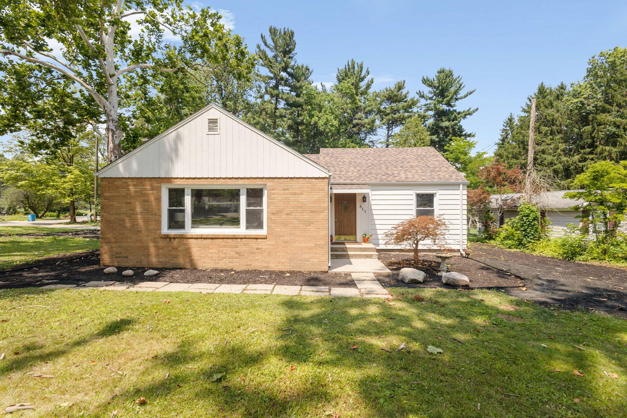 811 Tomahawk Lane — photo