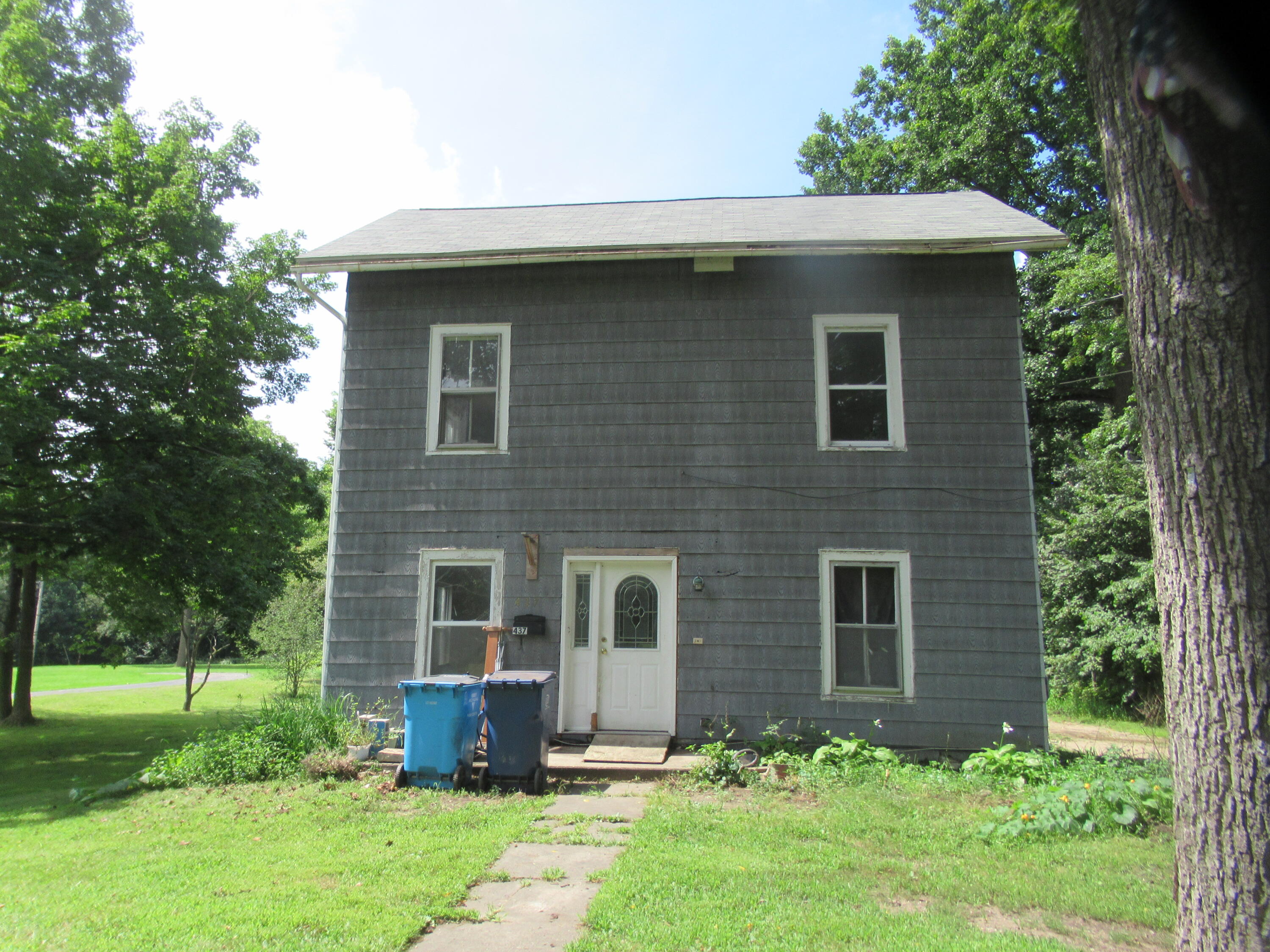 437 N Broadway Street — photo