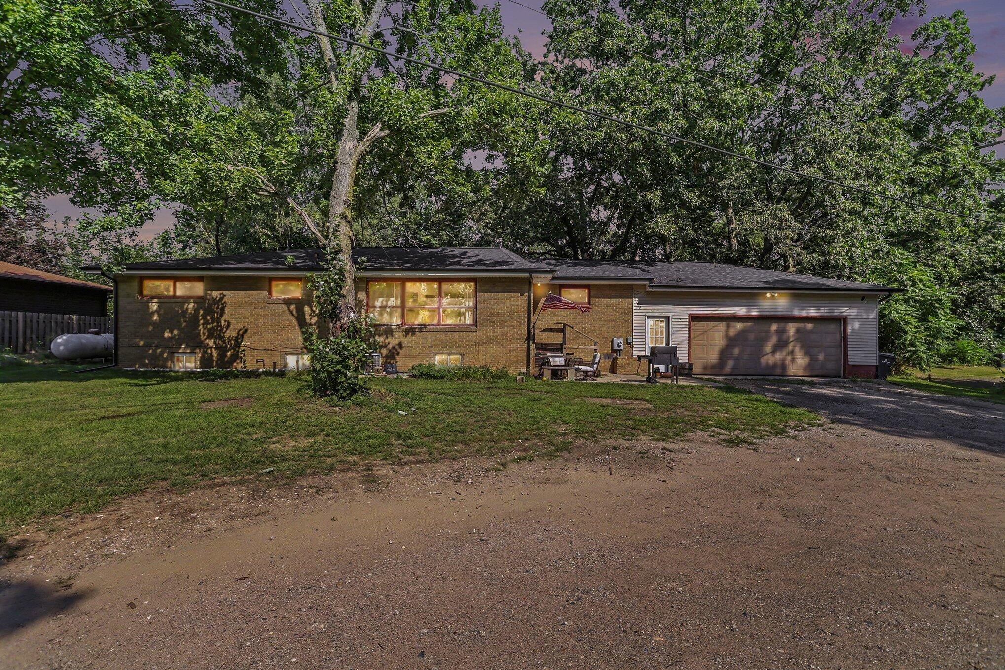 5105 Wayside Path — photo