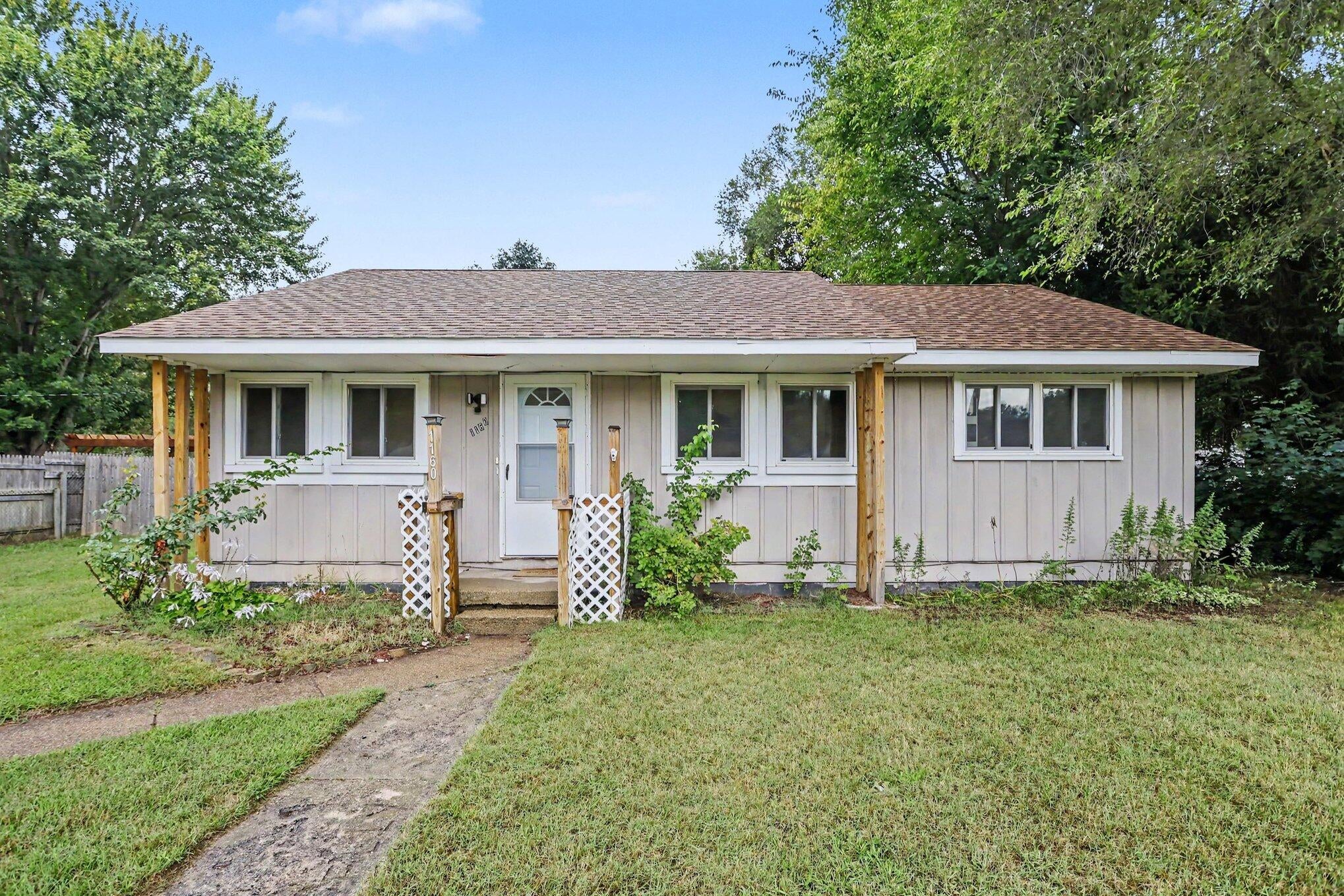 1160 Beverly Court — photo