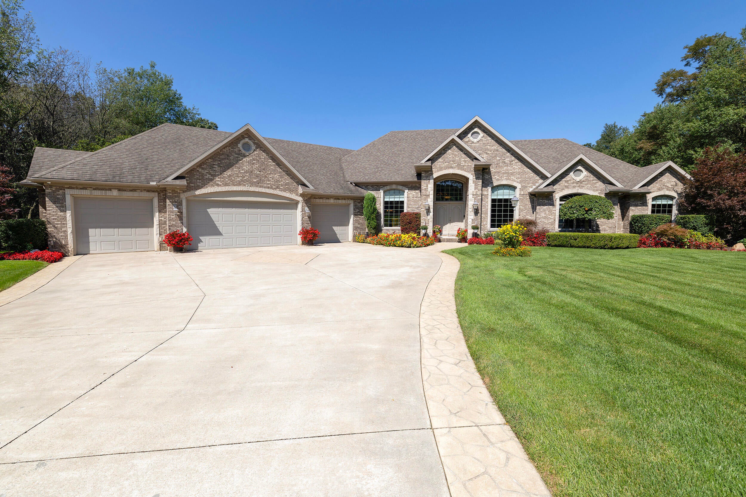 33117 Lake Forest Court — photo