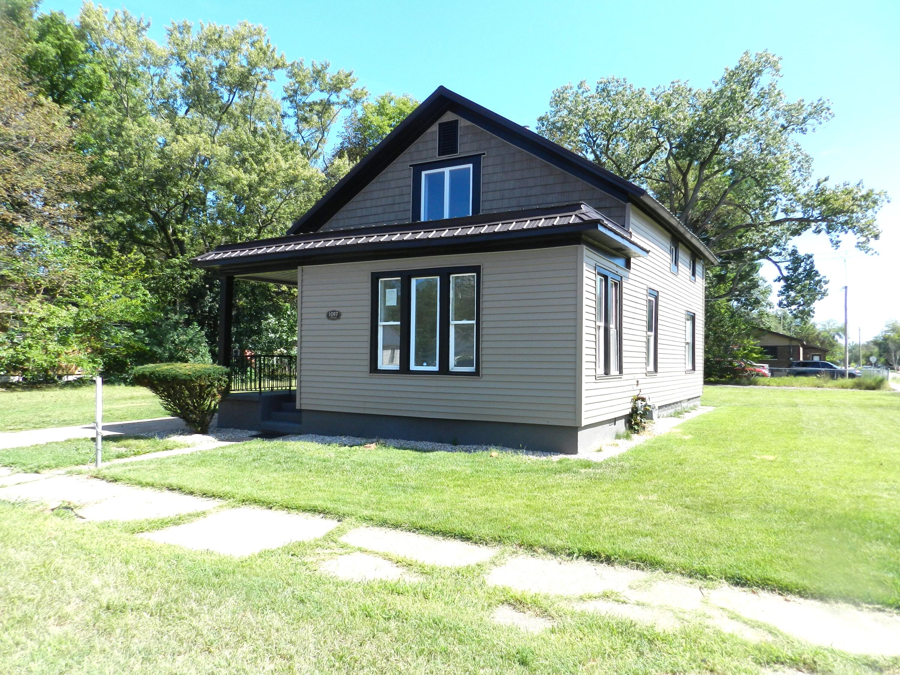 1097 Pearl Street — photo