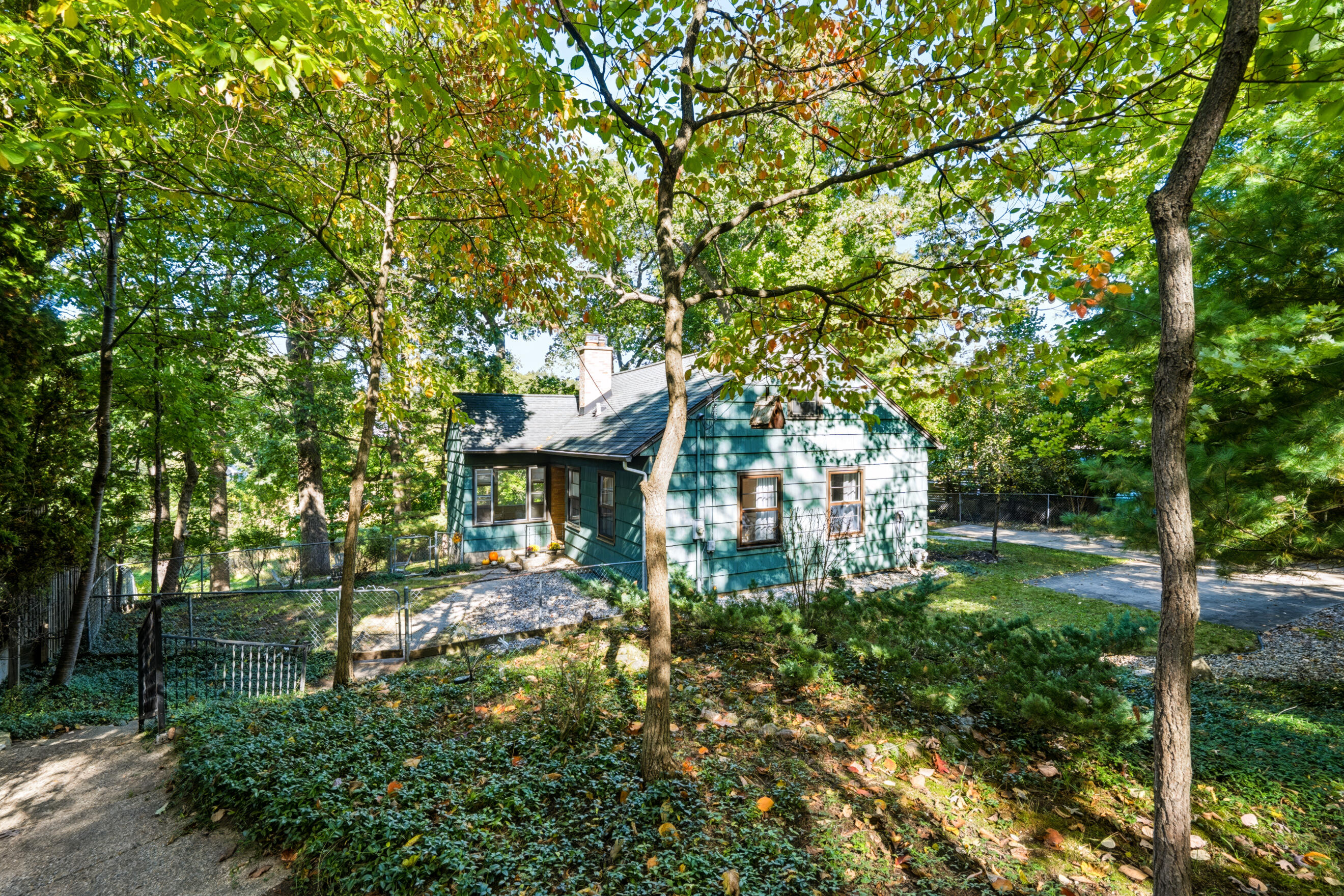 2400 Crest Drive — photo