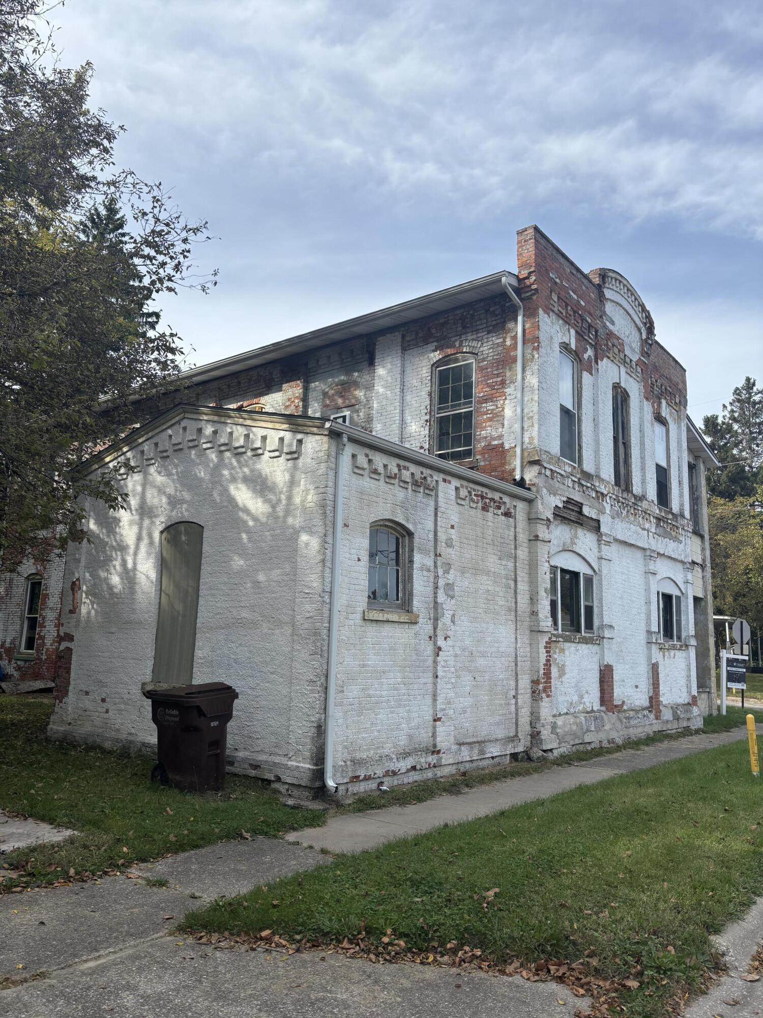 304 S Oak Street — photo