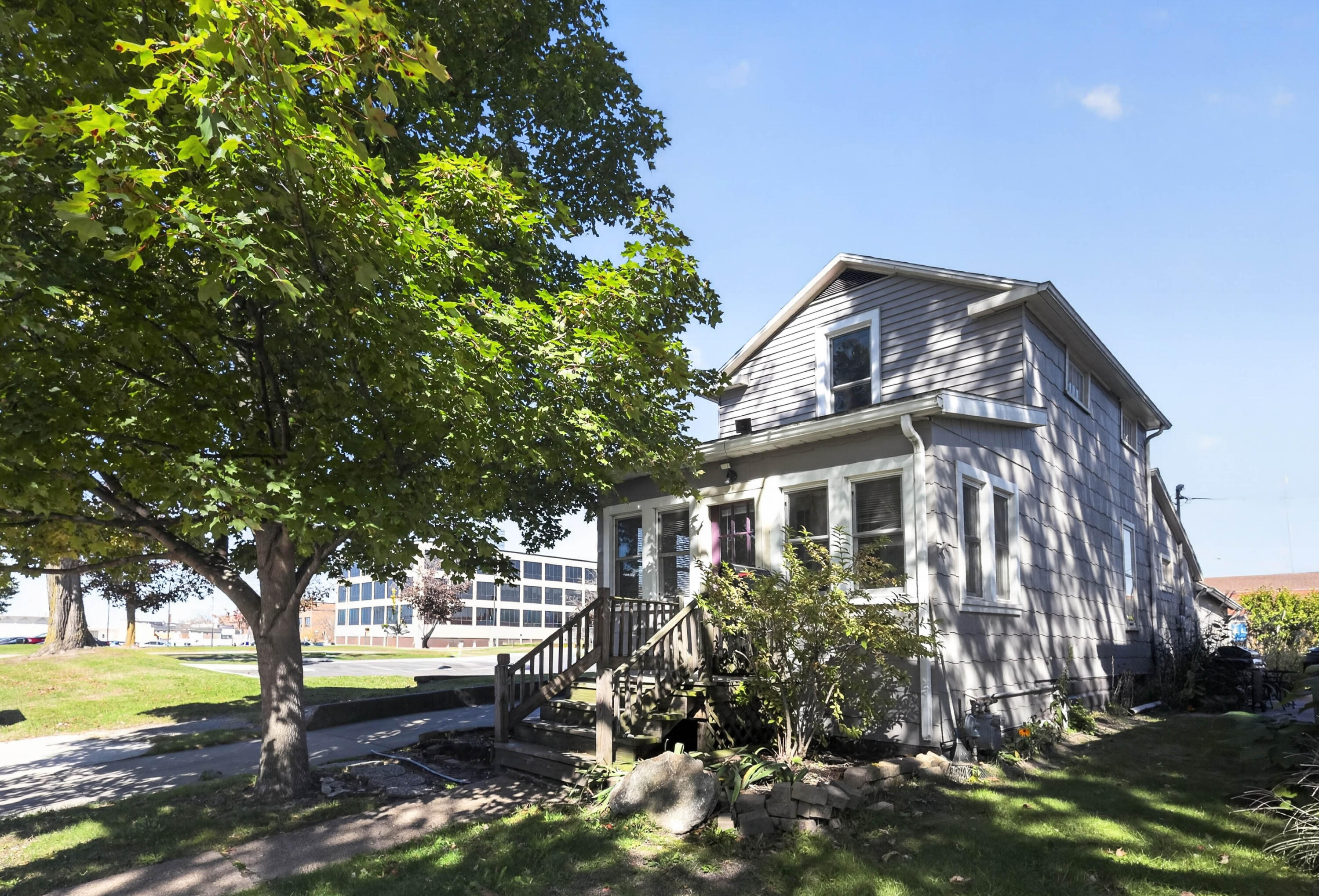 909 Broad Street — photo
