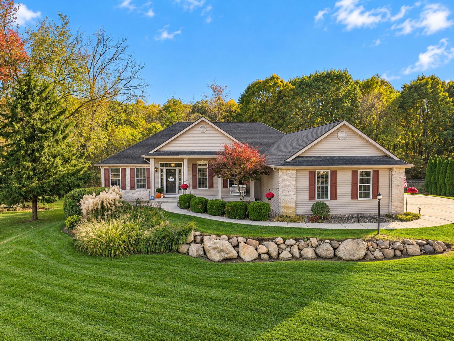 1504 Lacey Court — photo