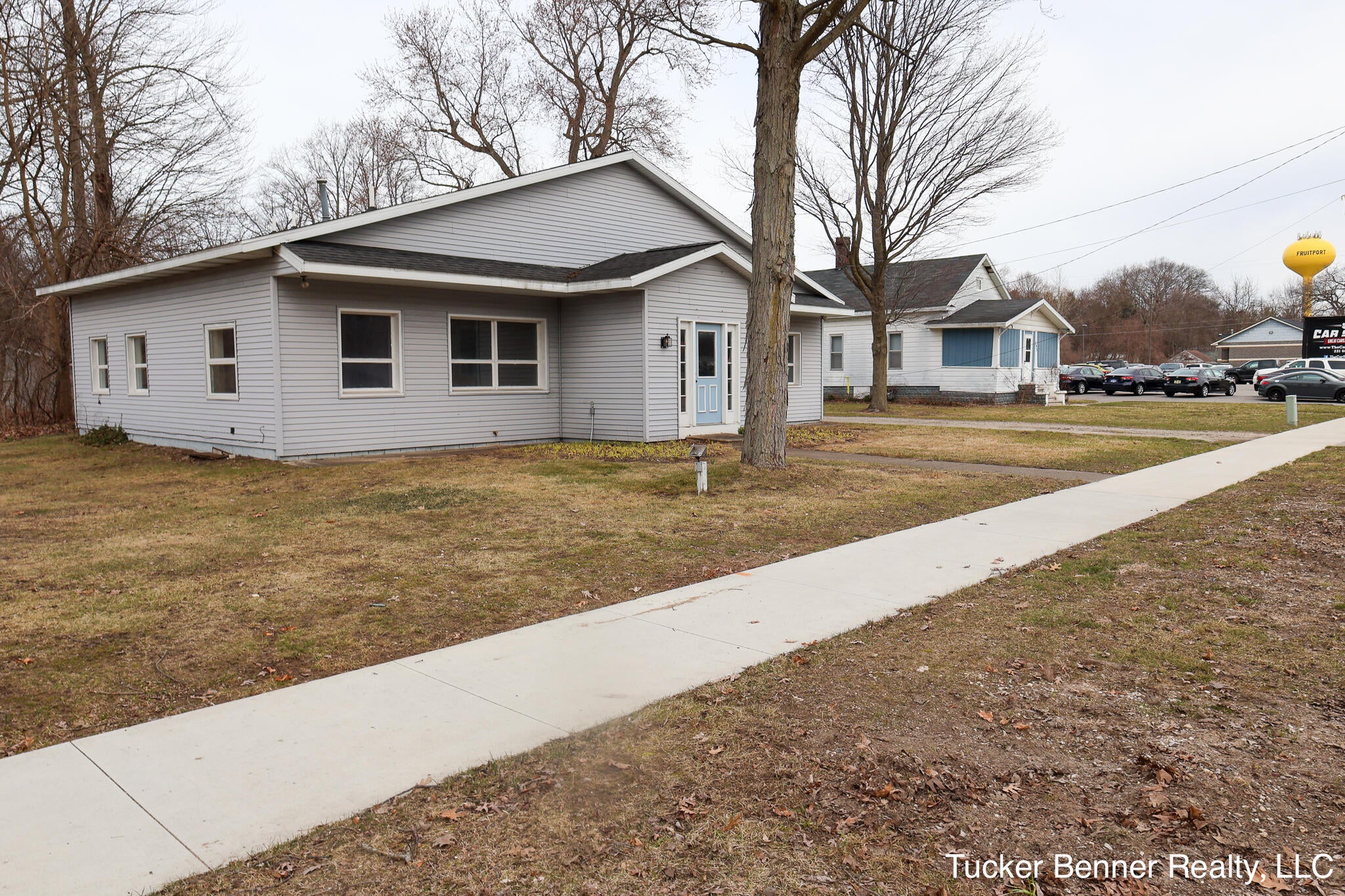 Home in Fruitport Village, MI 49415 — photo 2