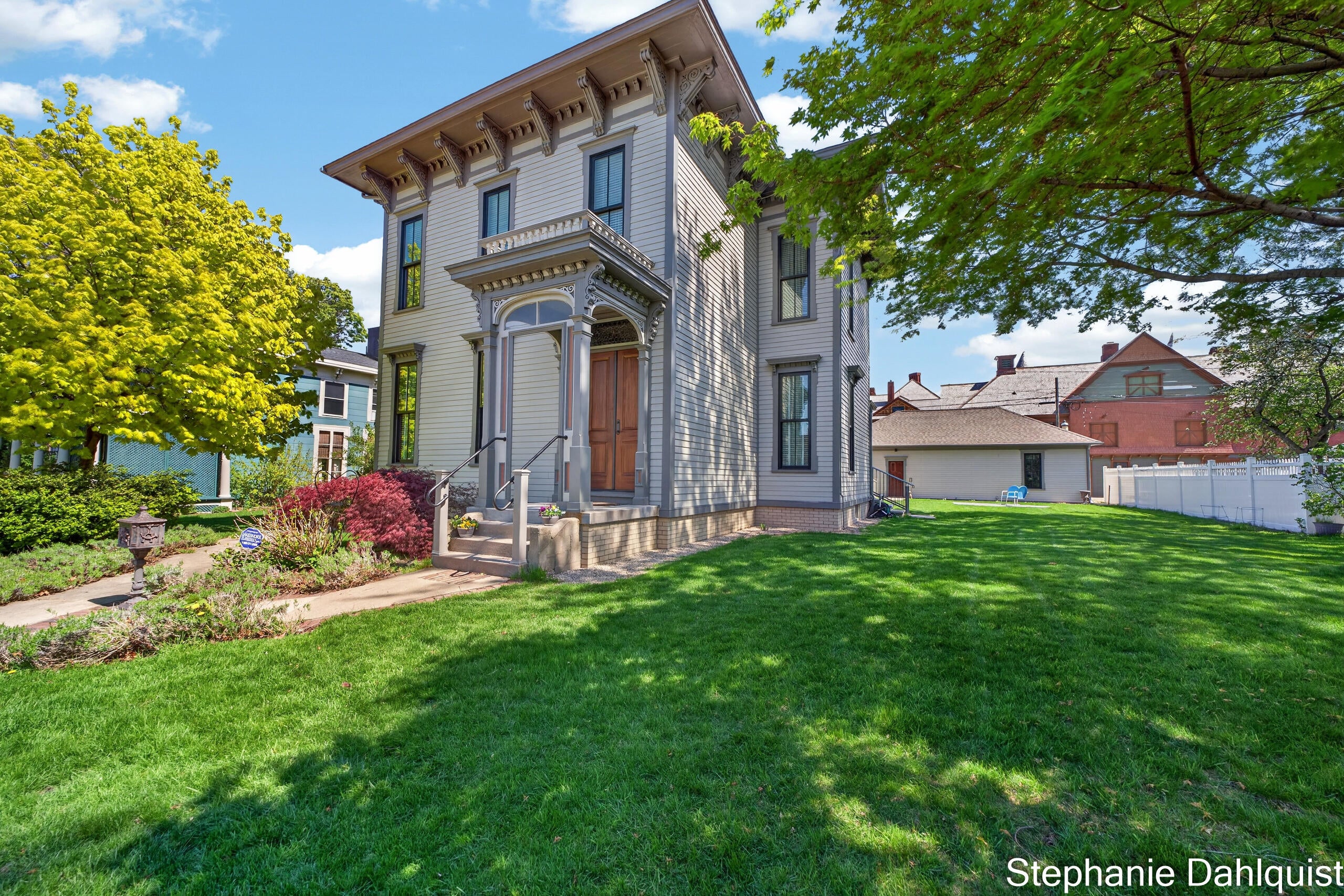 511 W Clay Avenue — photo
