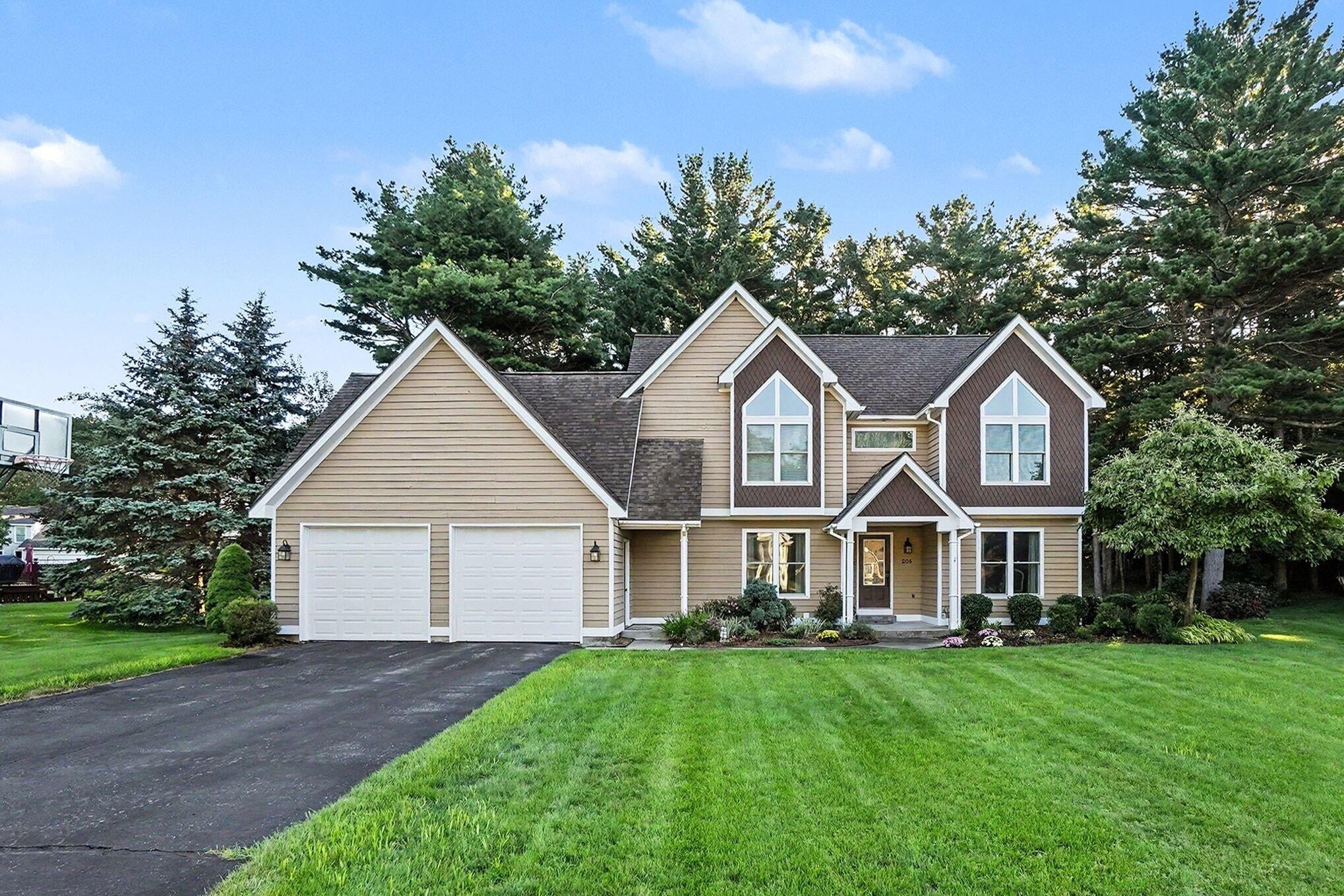 205 Woodlark Court — photo