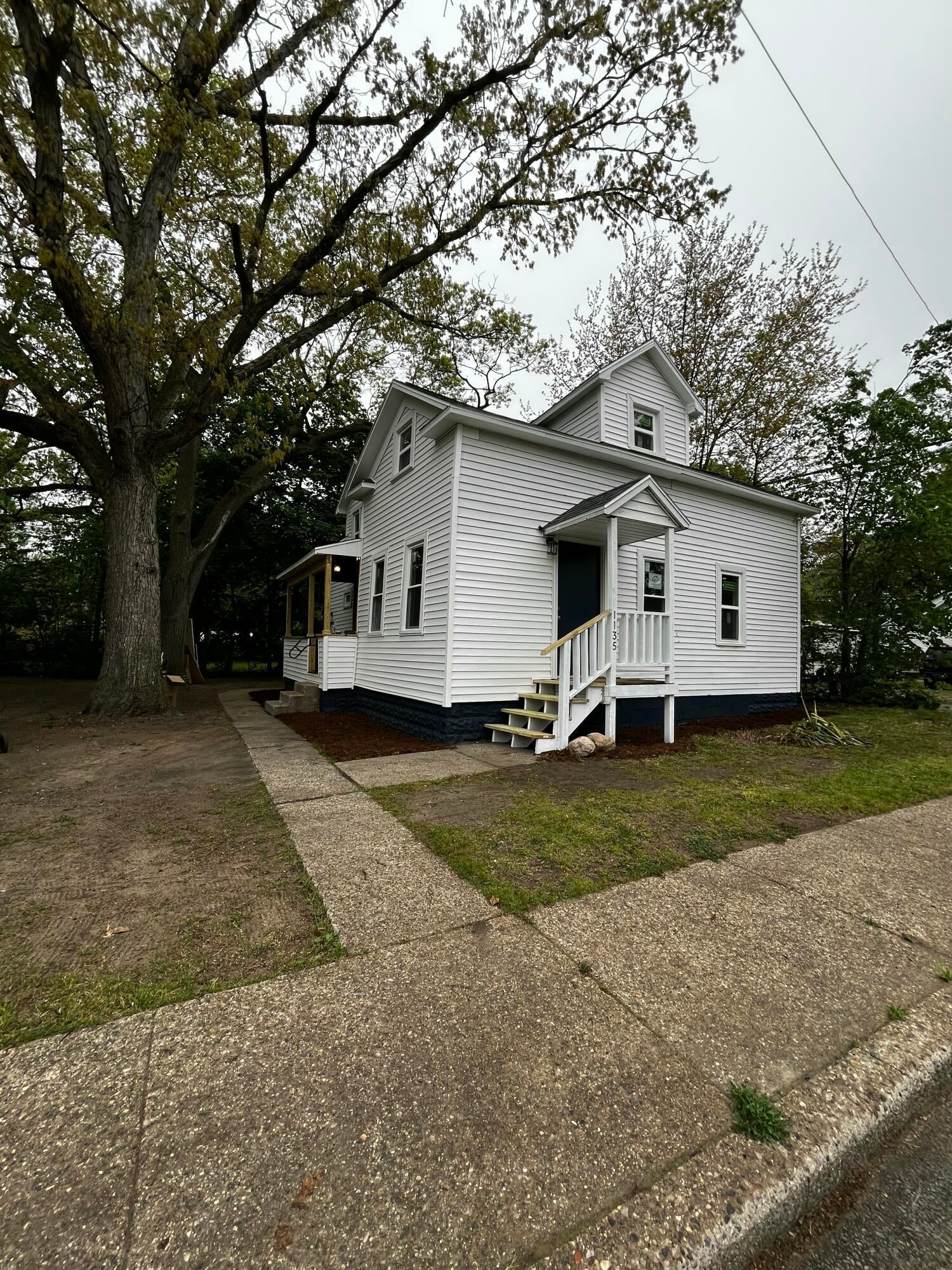 1135 Holt Street — photo