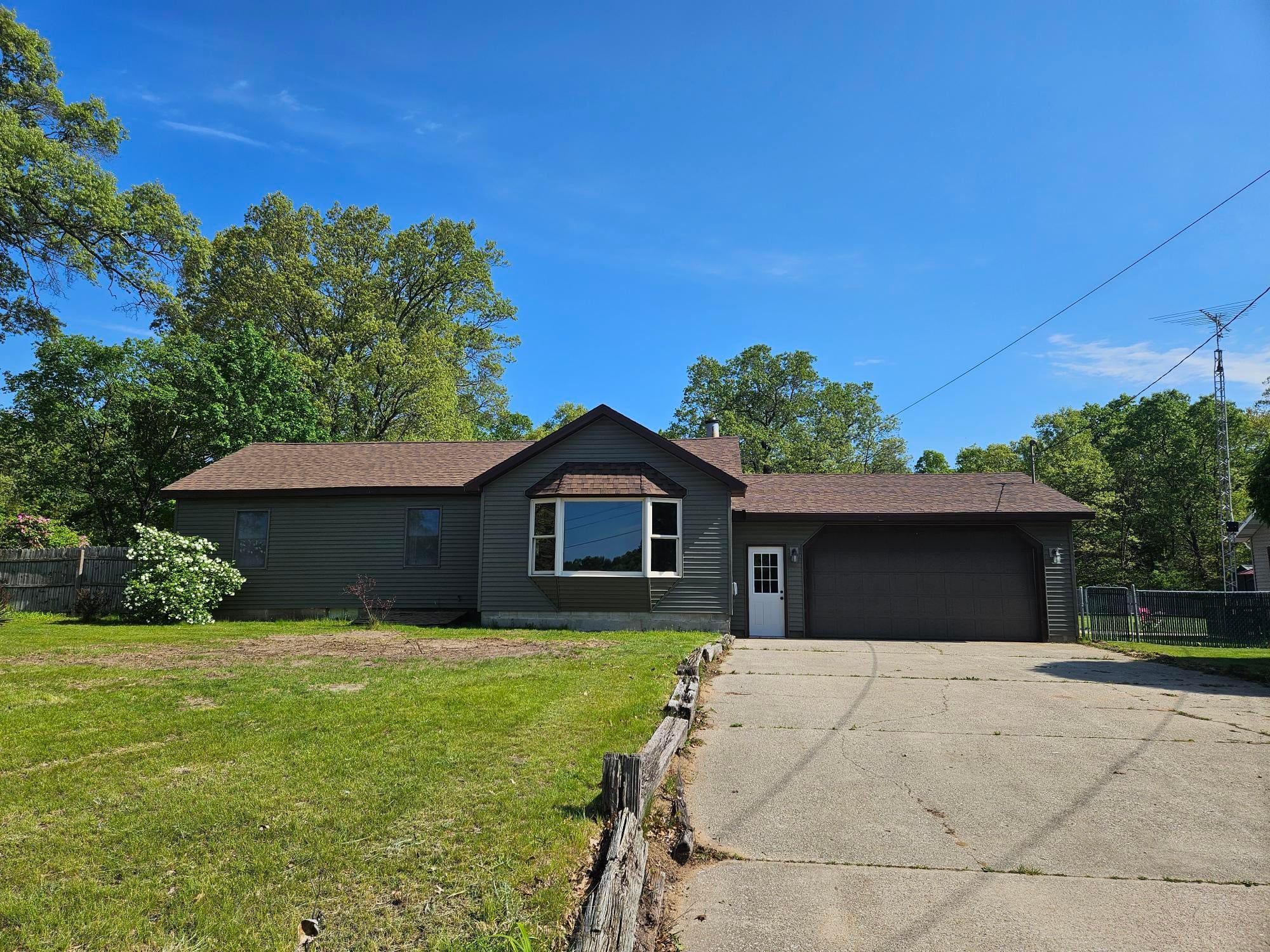 1090 Holton Whitehall Road — photo