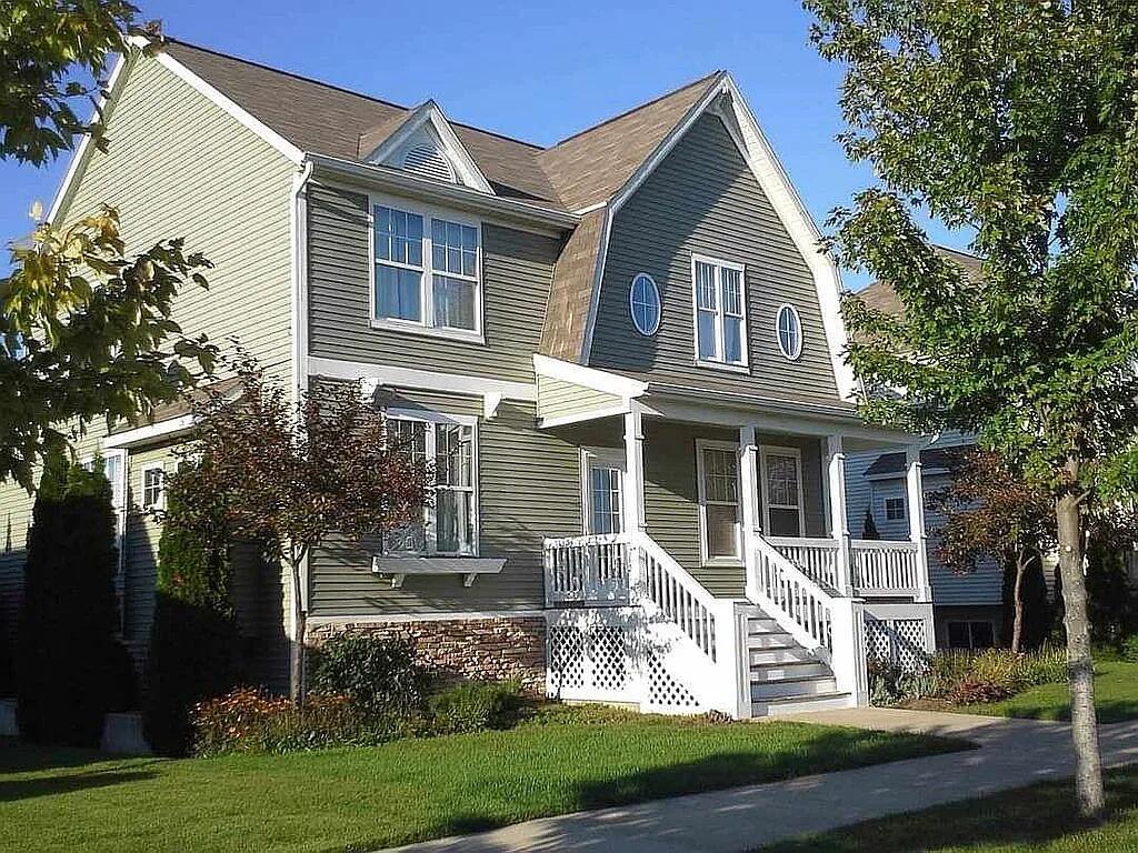 573 Brownstone Street — photo