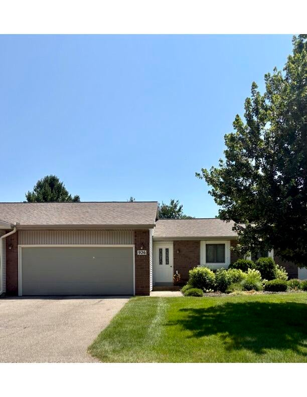 926 Village Court — photo