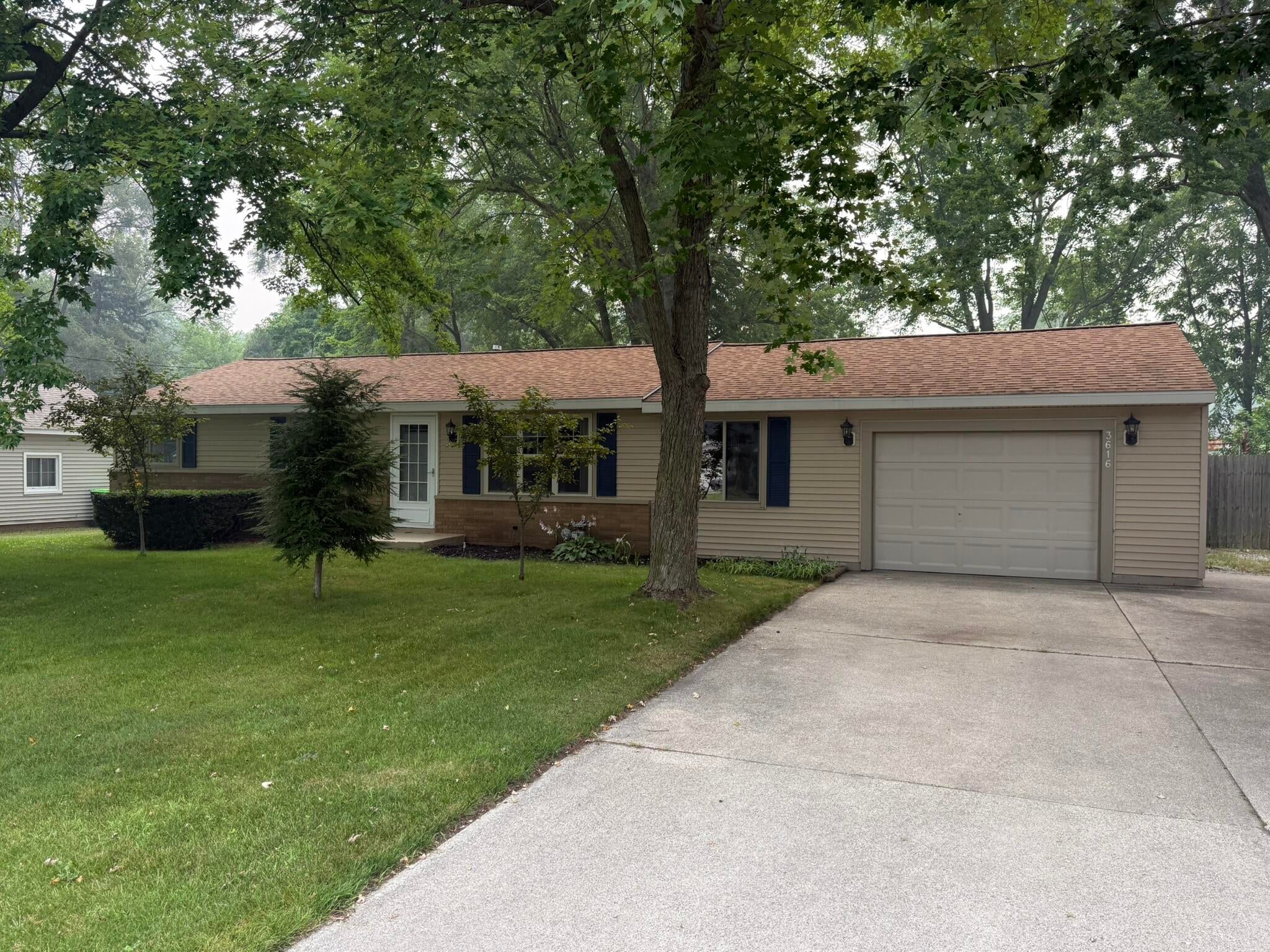 3616 S Sheridan Drive — photo
