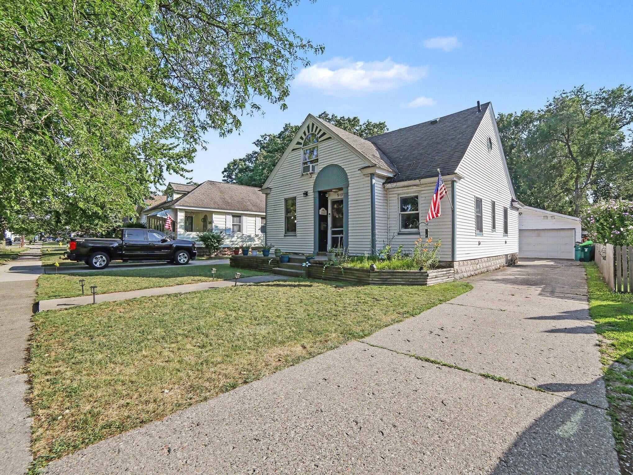 513 Fowler Street — photo