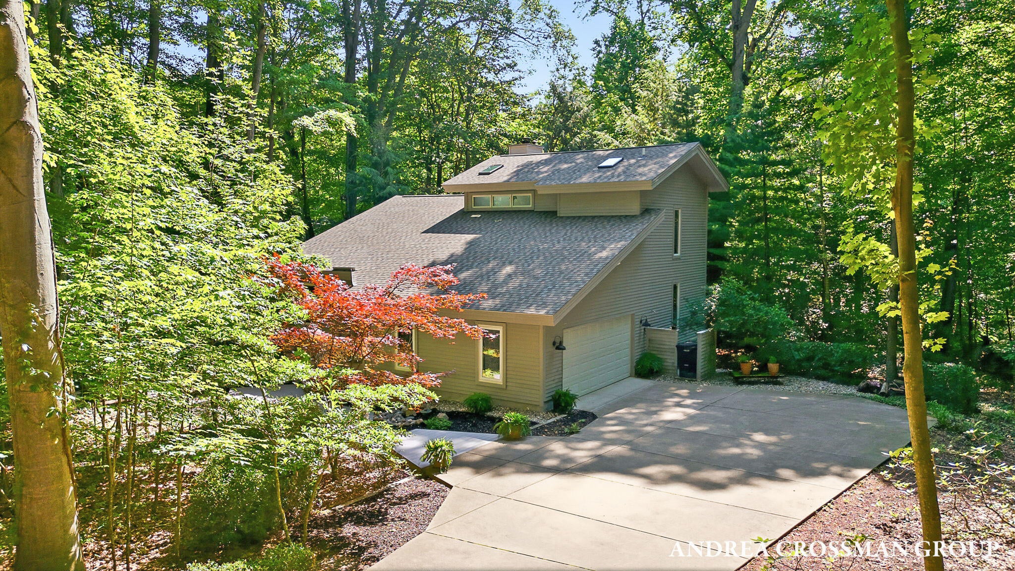 1215 Ash Drive — photo