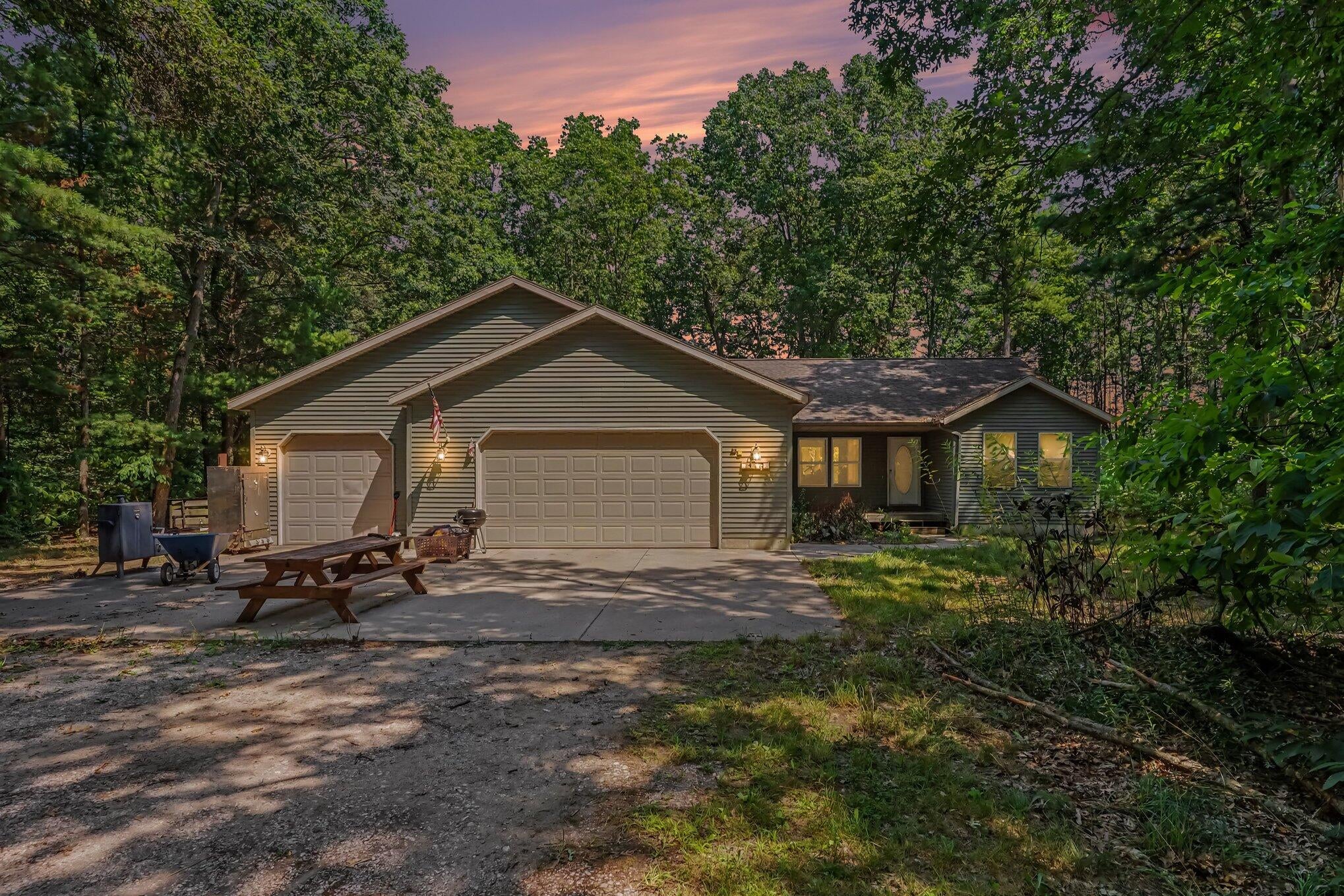 416 E River Road — photo