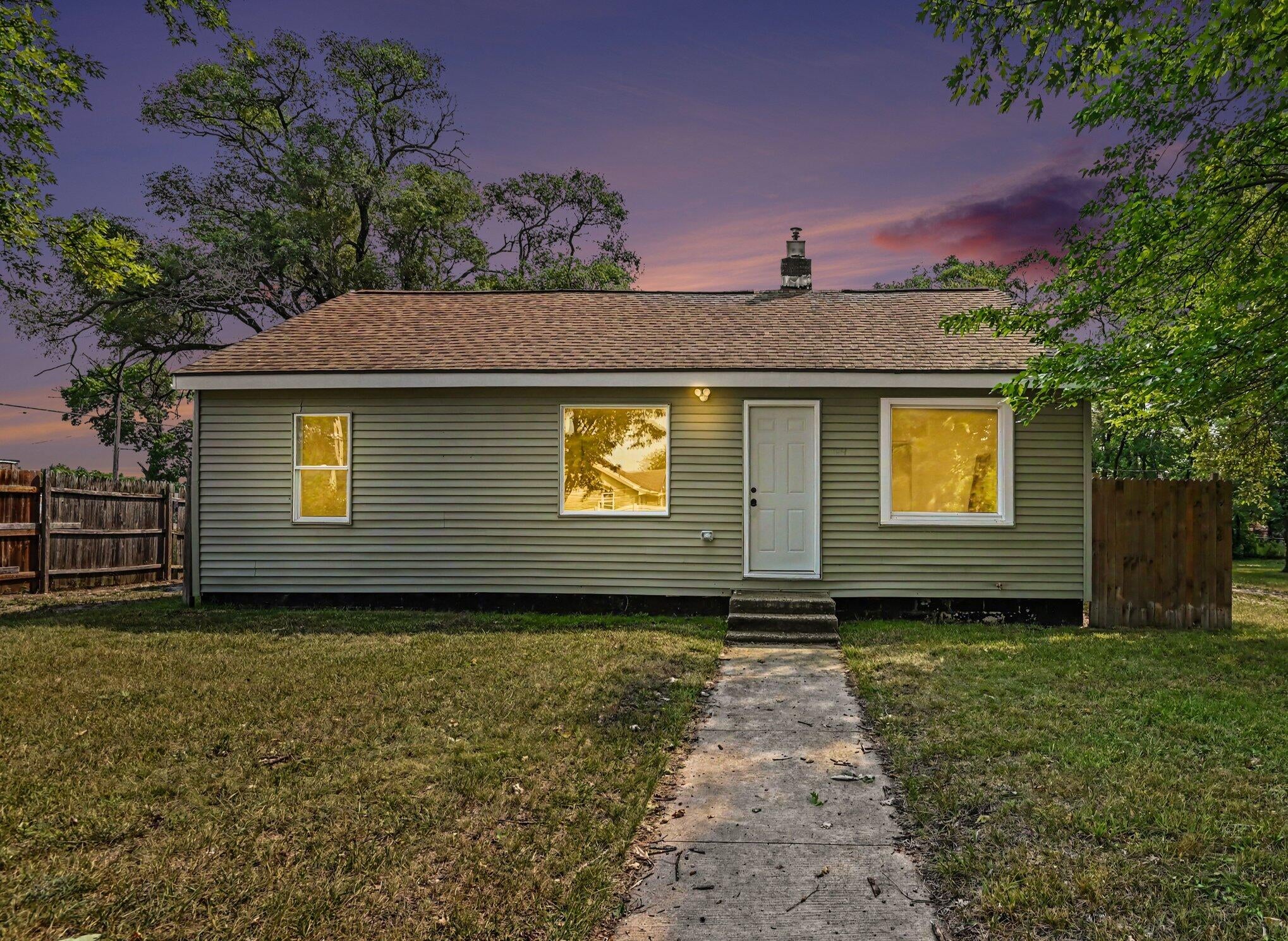 2304 Dyson Street — photo