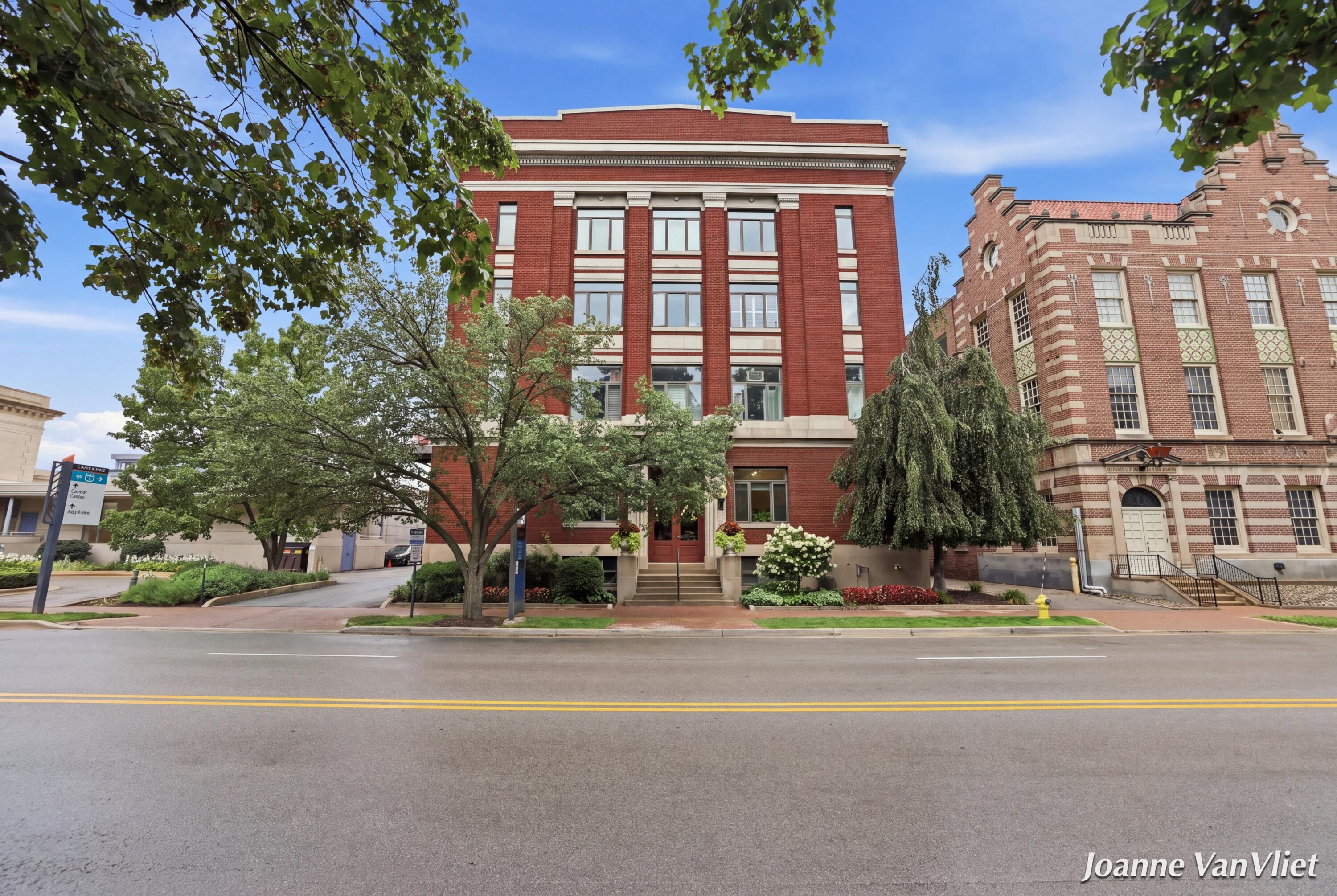 17 W 10th Street 470 — photo