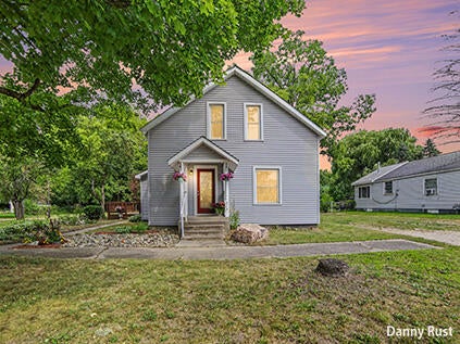 213 E 2nd Street — photo
