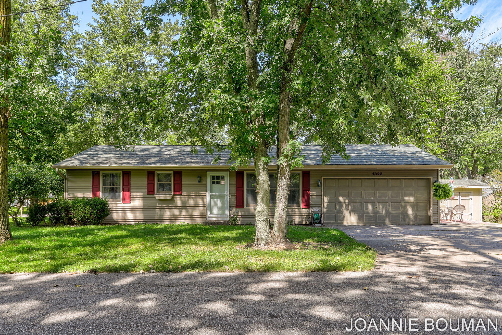1323 Floral Street — photo
