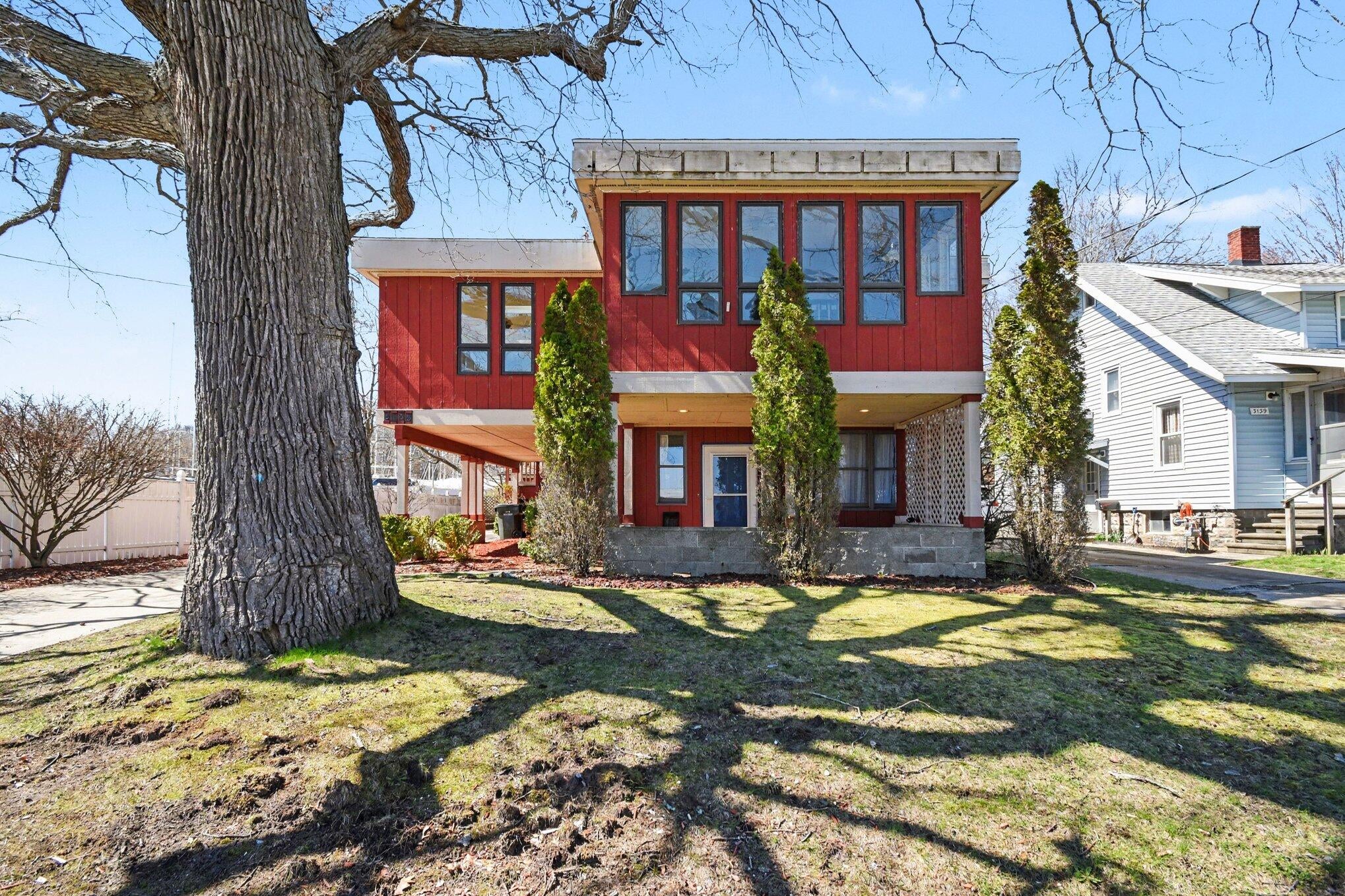 3135 Lakeshore Drive — photo