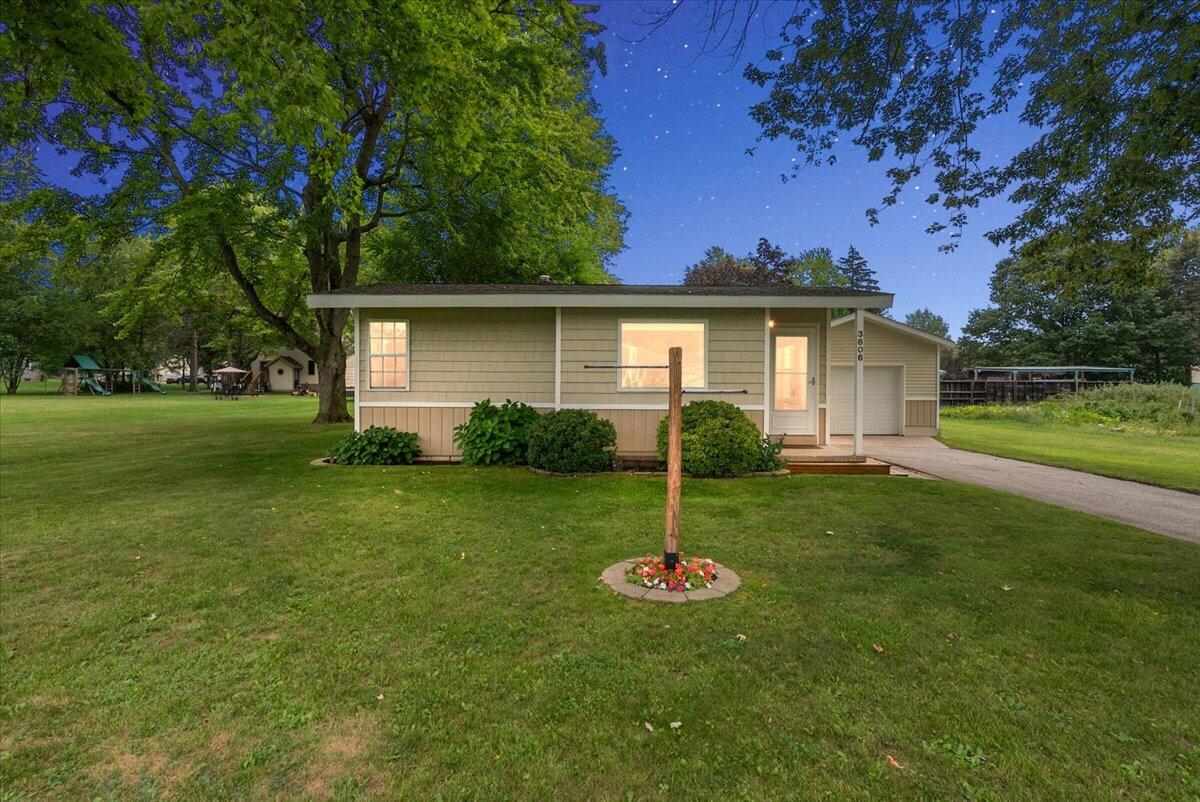 3606 Center Street — photo